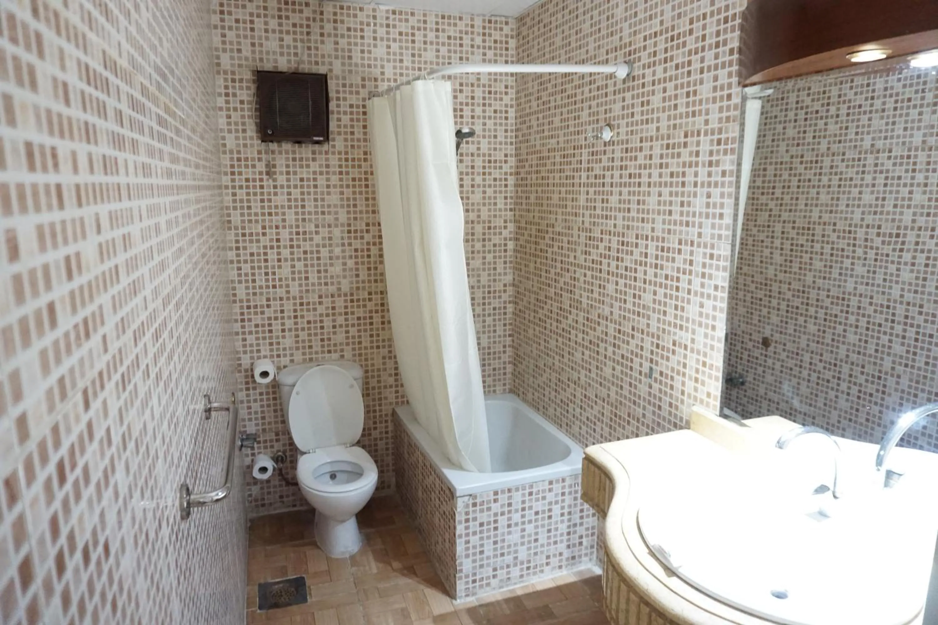 Bathroom in New Saint Catherine Hotel