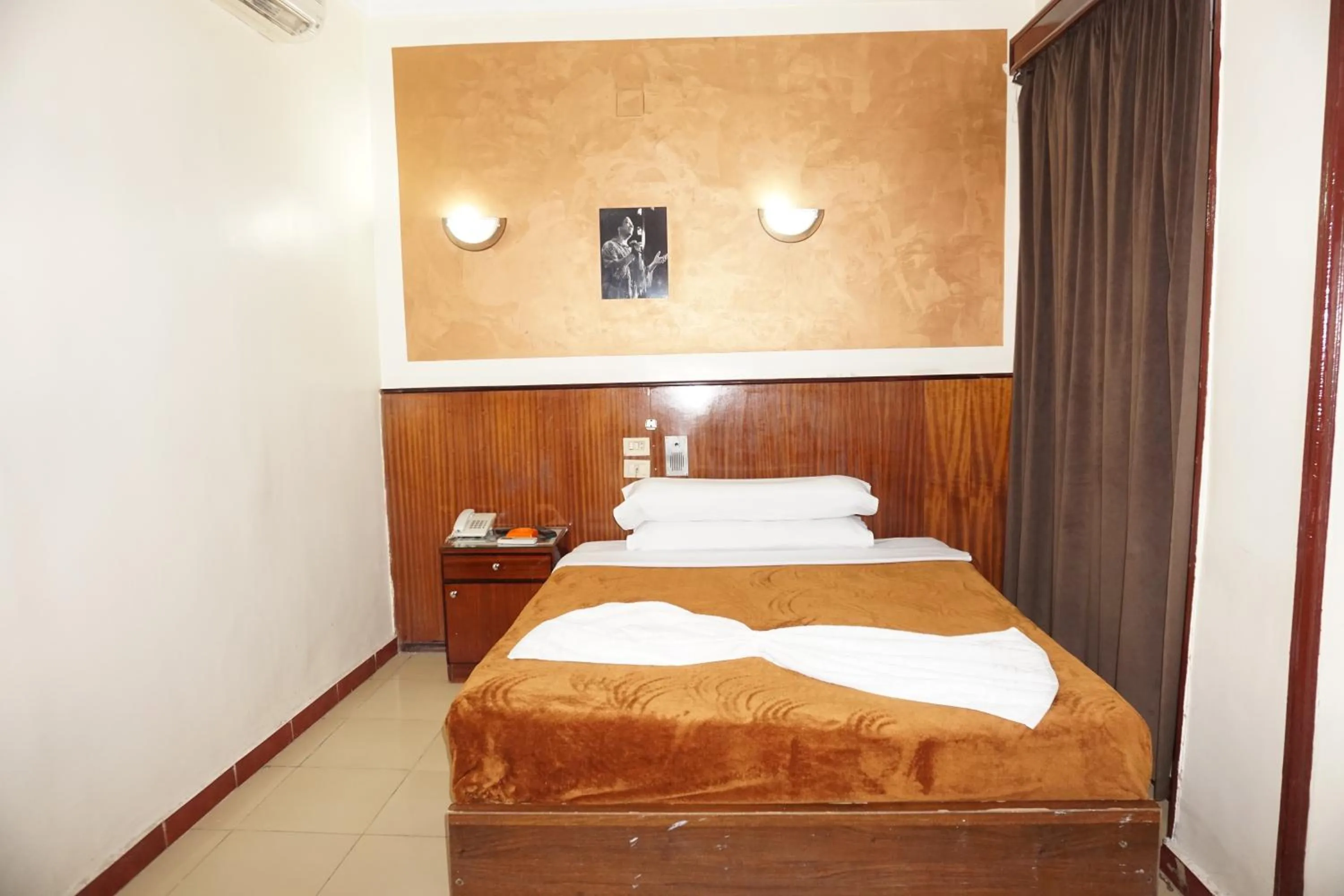 Bed in New Saint Catherine Hotel