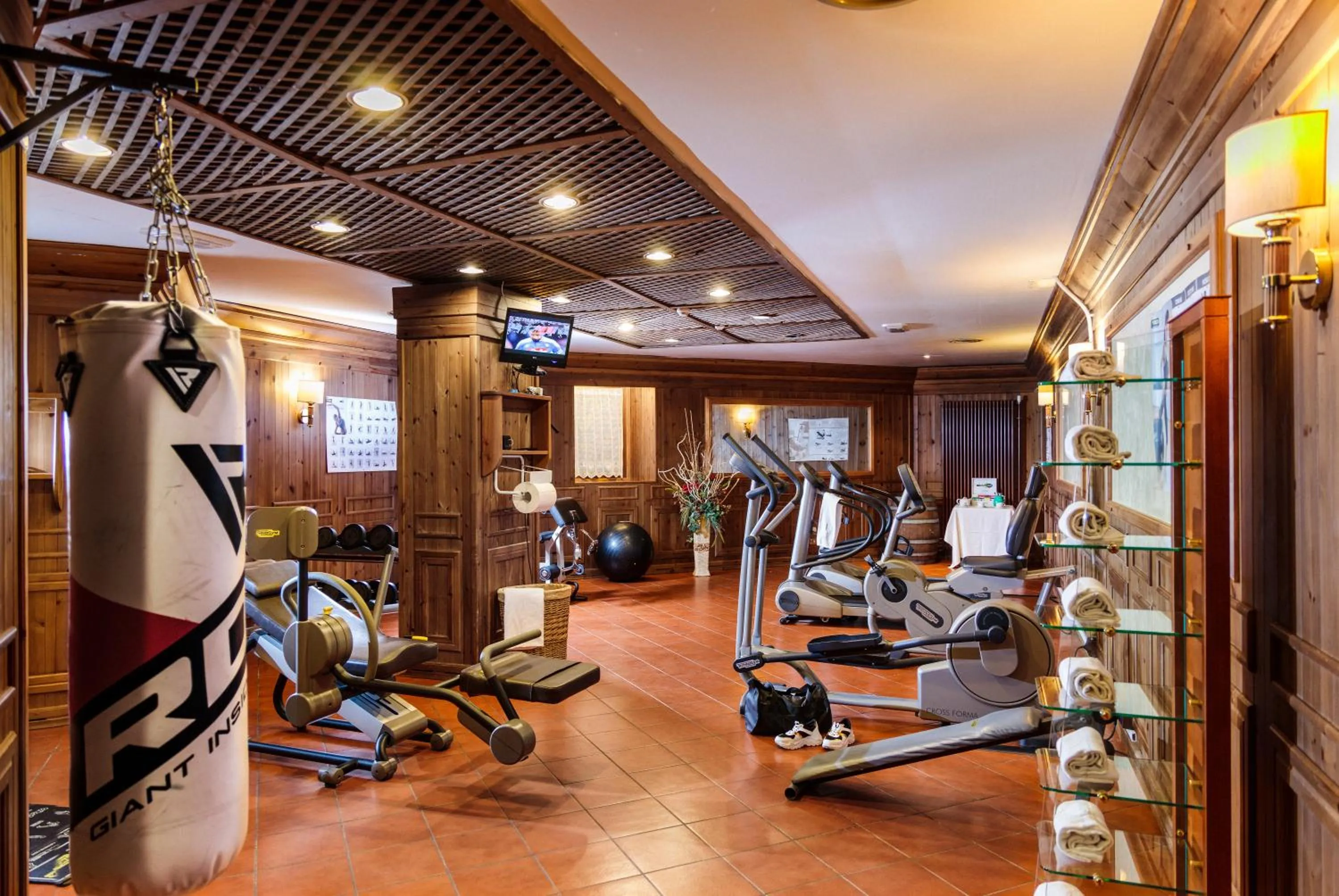 Fitness centre/facilities in Hotel Alaska Cortina