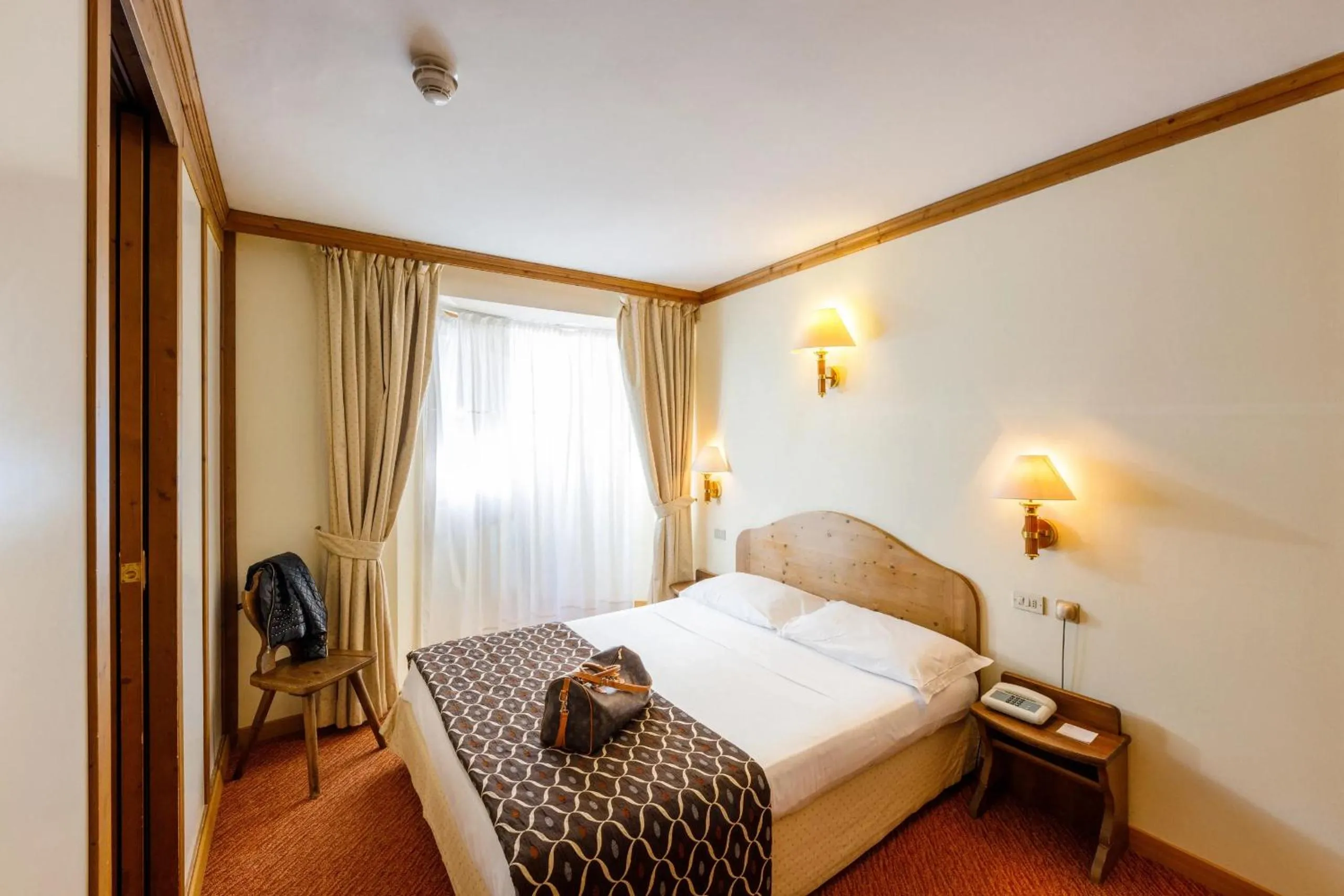 Bed in Hotel Alaska Cortina