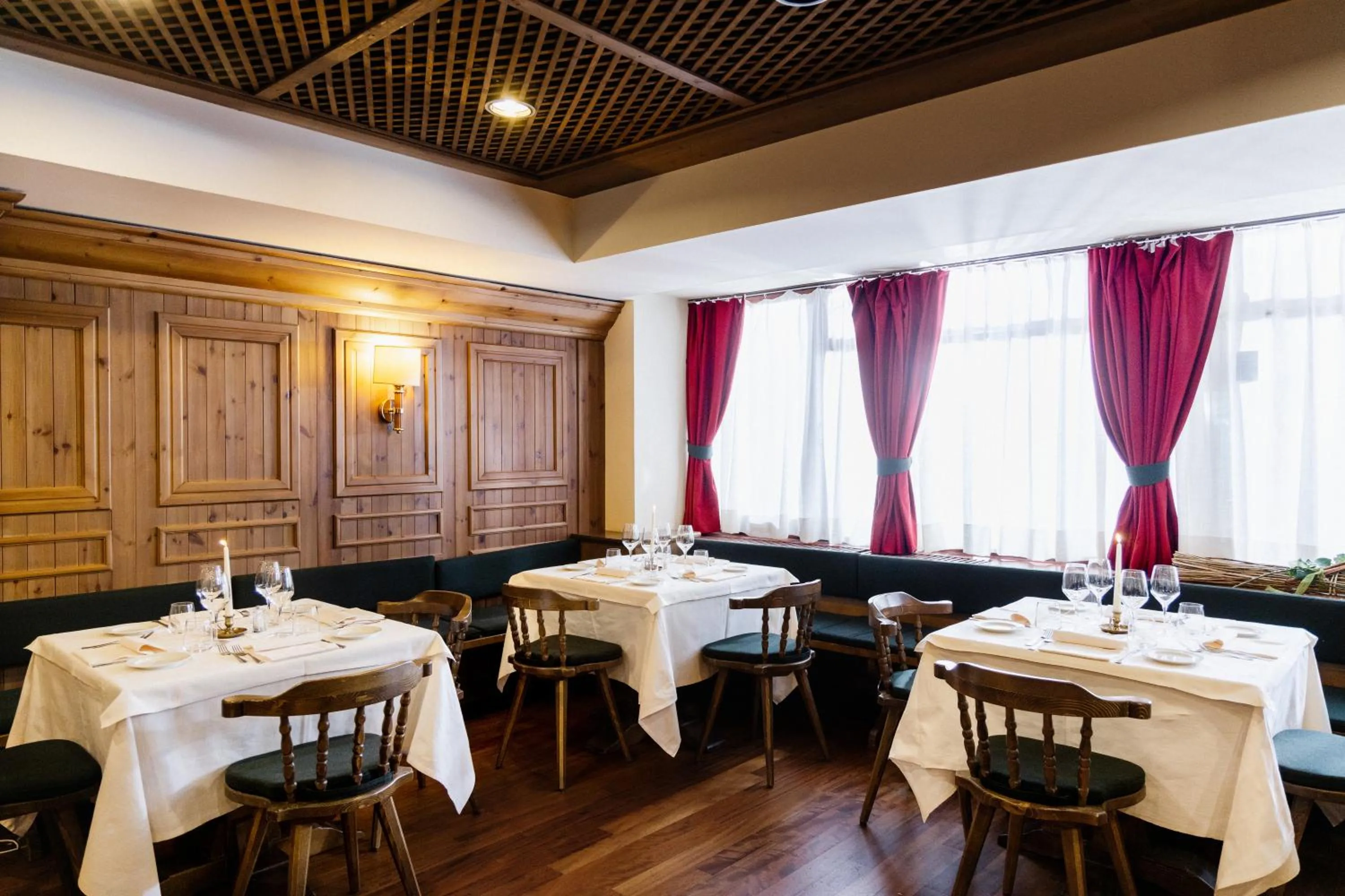 Restaurant/places to eat in Hotel Alaska Cortina