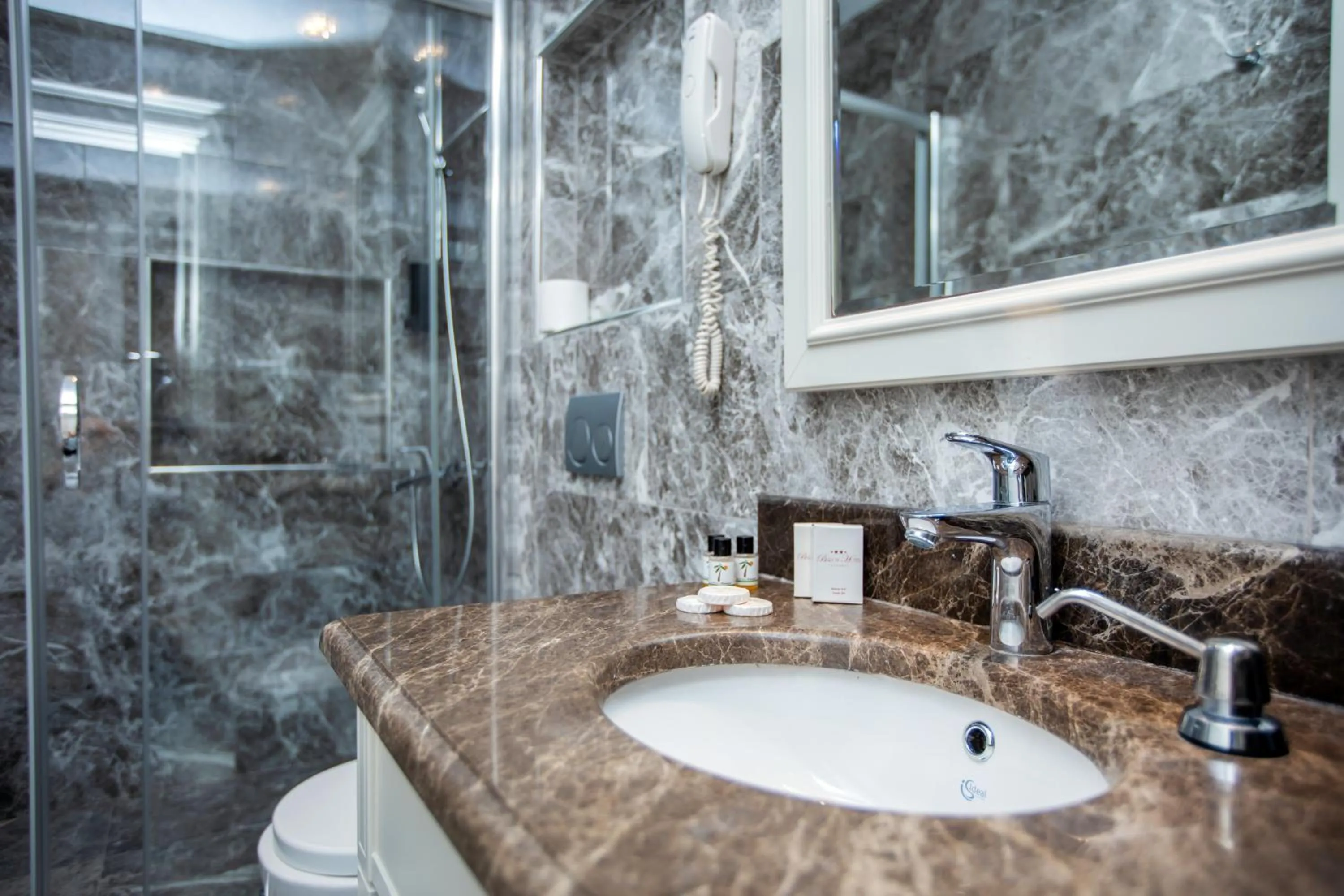 Shower in PRAG HOTEL