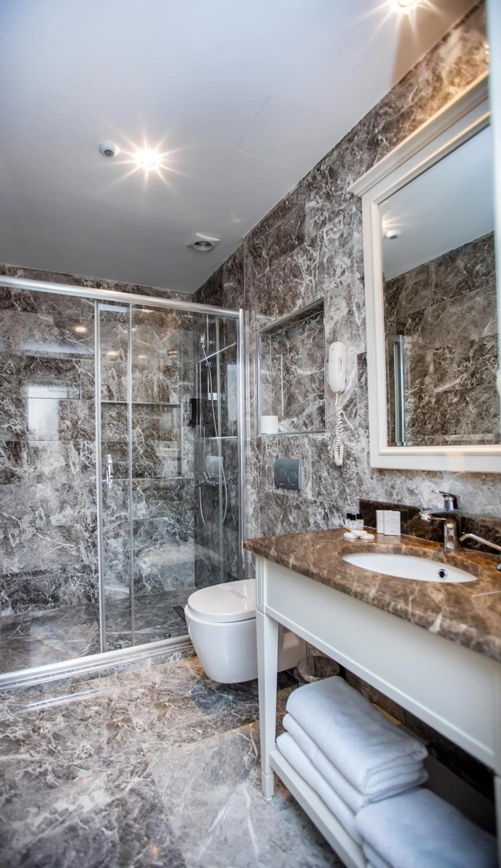 Shower in PRAG HOTEL