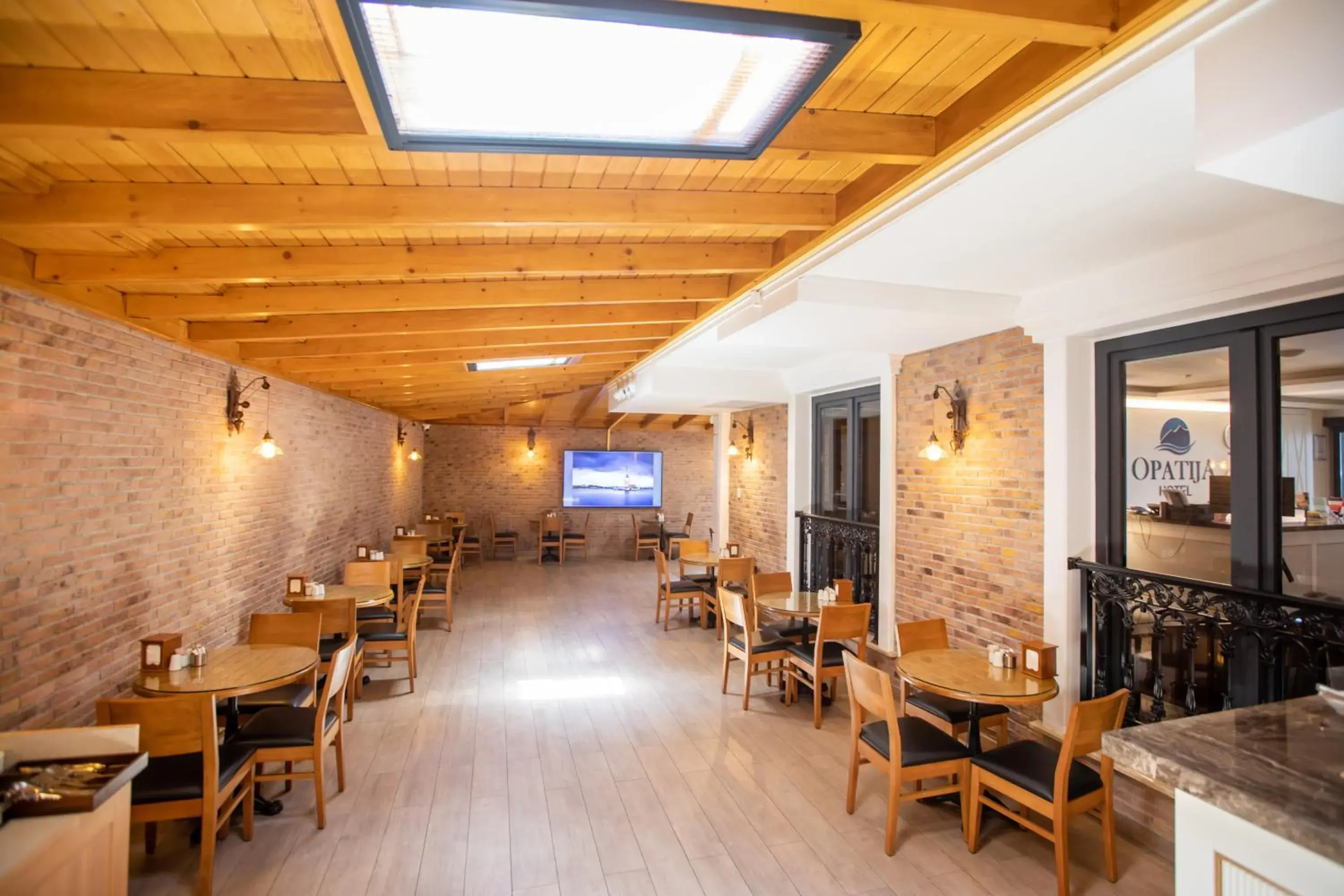 Restaurant/places to eat in PRAG HOTEL Restaurant/places to eat in PRAG HOTEL