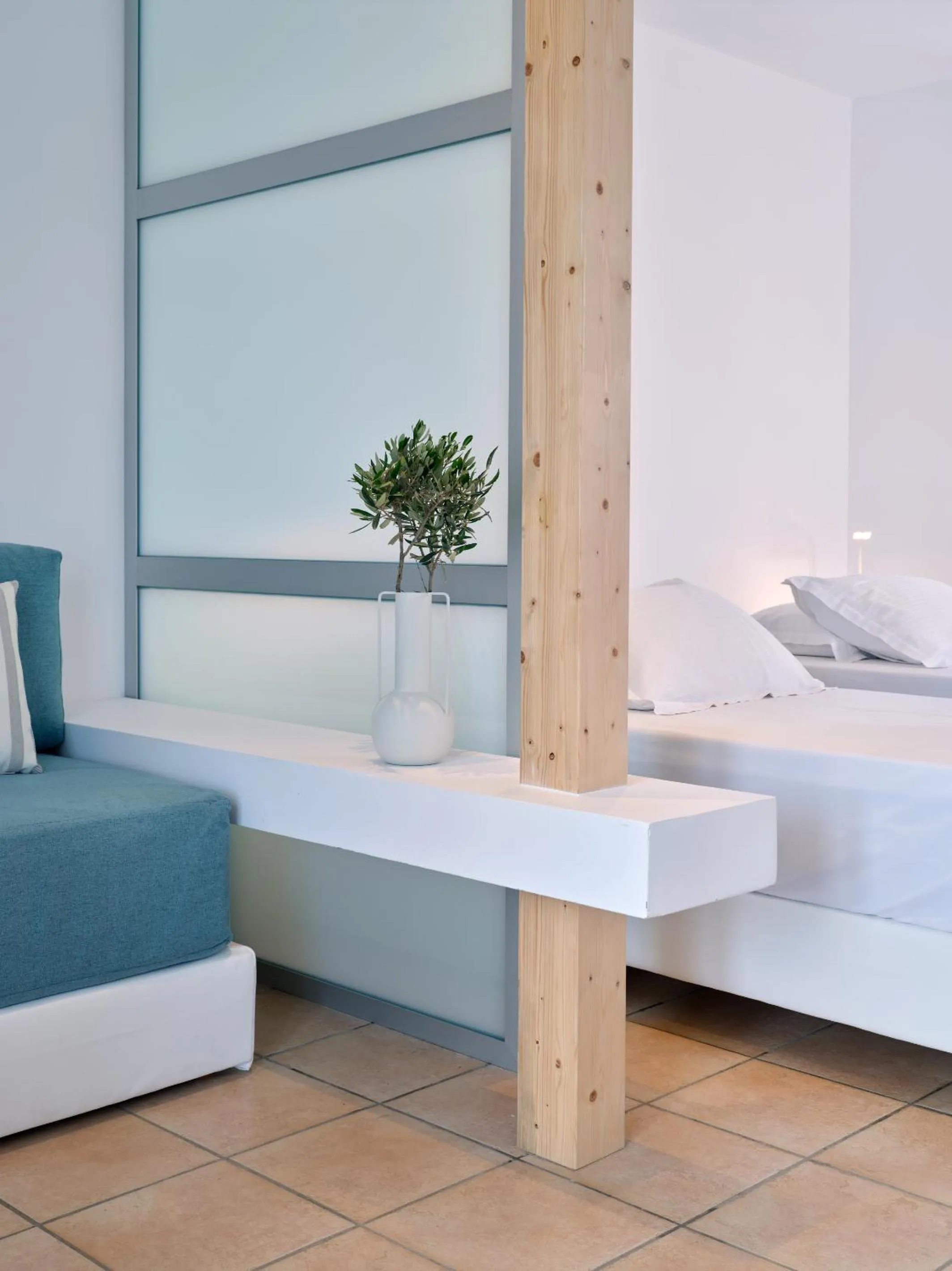 Living room, Bed in Fyrogenis palace