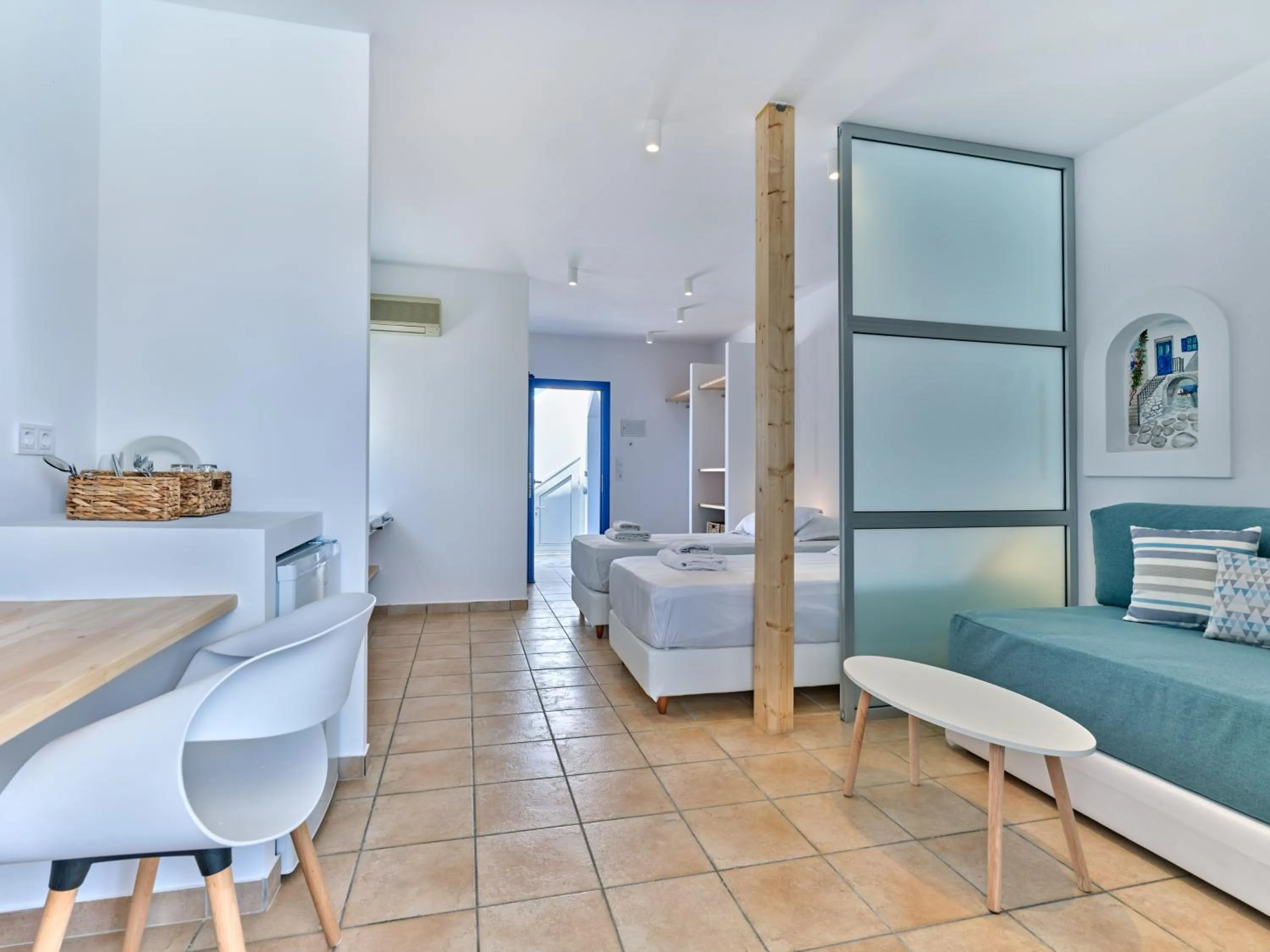 Living room, Bed in Fyrogenis palace