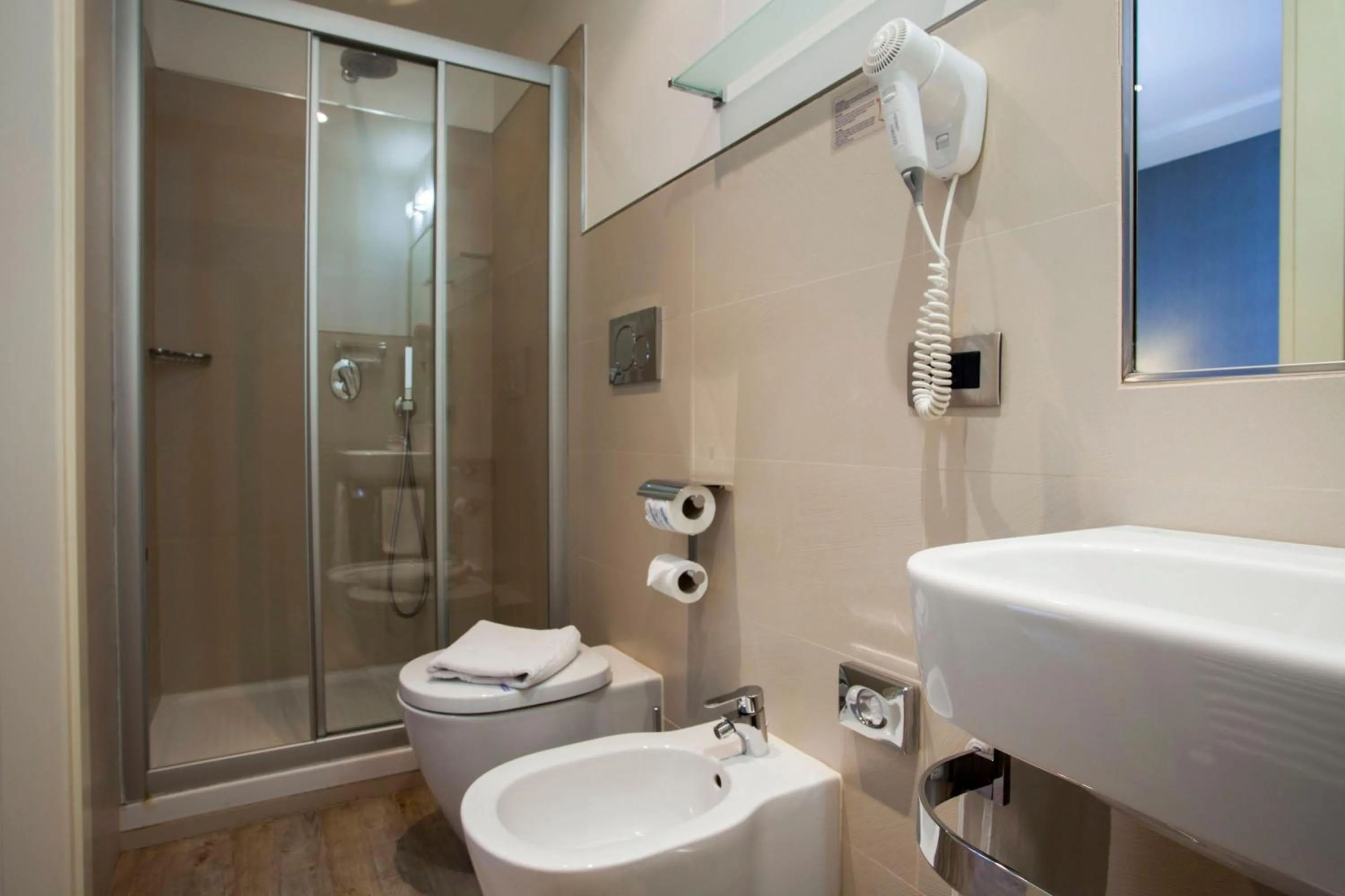 Bathroom in Hotel Astoria