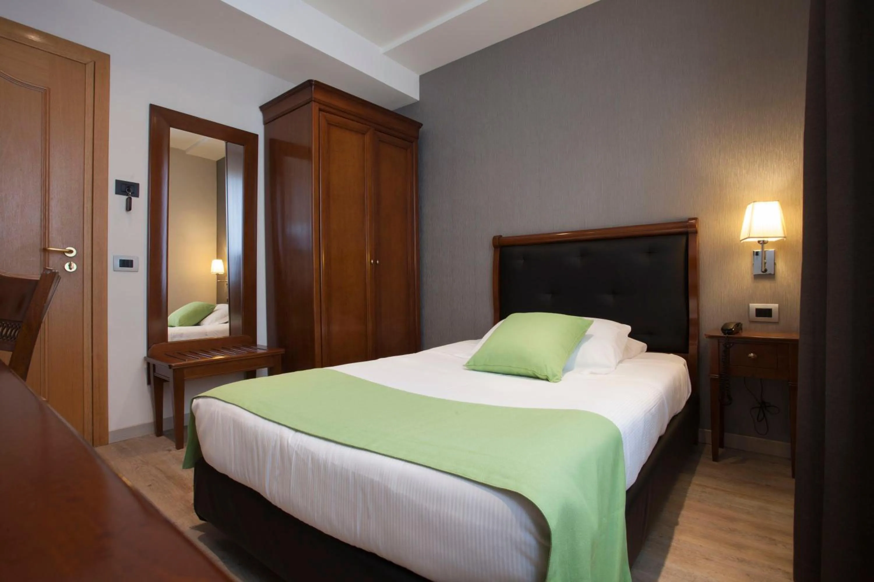 Photo of the whole room, Bed in Hotel Astoria