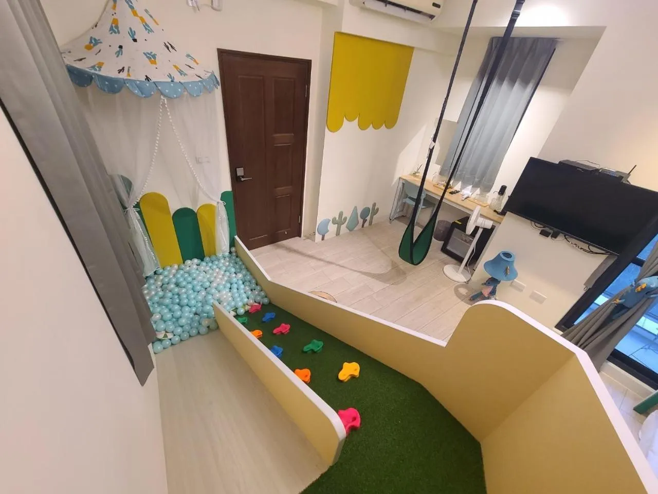 TV and multimedia in Sunlight Forest Homestay