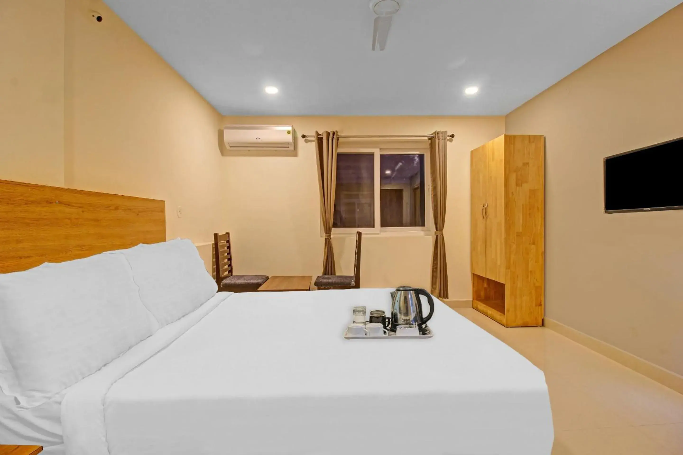 Bedroom, Bed in Super Townhouse Whiteridge Gachibowli Near AIG Hospital Bedroom, Bed in Super Townhouse Whiteridge Gachibowli Near AIG Hospital