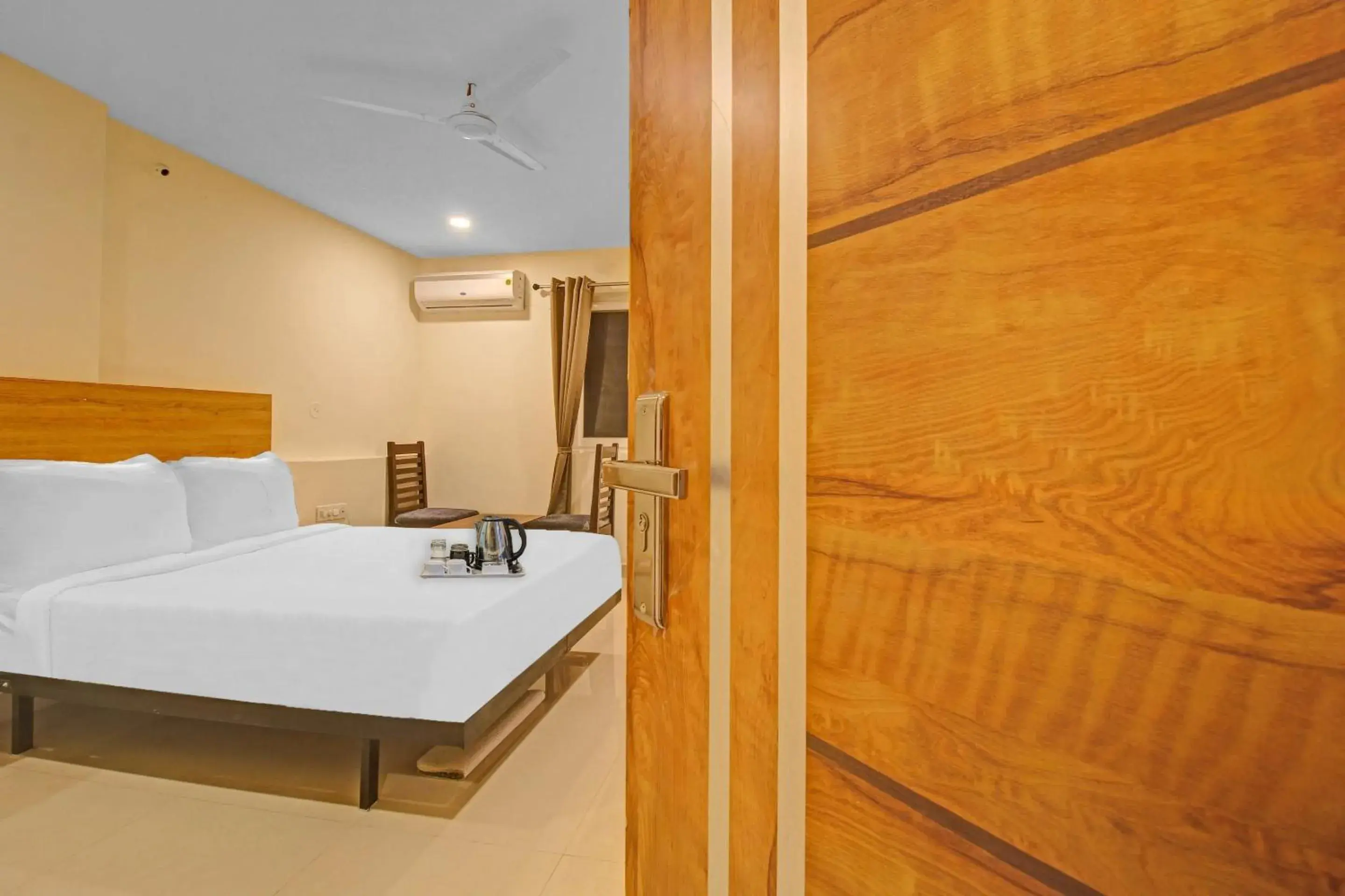Bedroom, Bed in Super Townhouse Whiteridge Gachibowli Near AIG Hospital Bedroom, Bed in Super Townhouse Whiteridge Gachibowli Near AIG Hospital