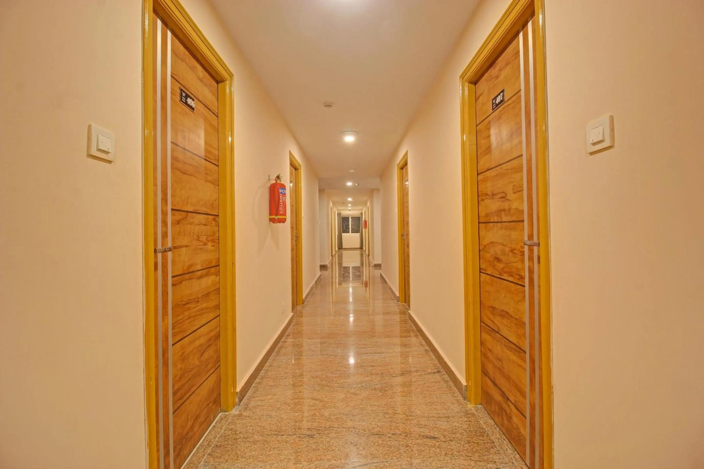 Lobby or reception in Super Townhouse Whiteridge Gachibowli Near AIG Hospital