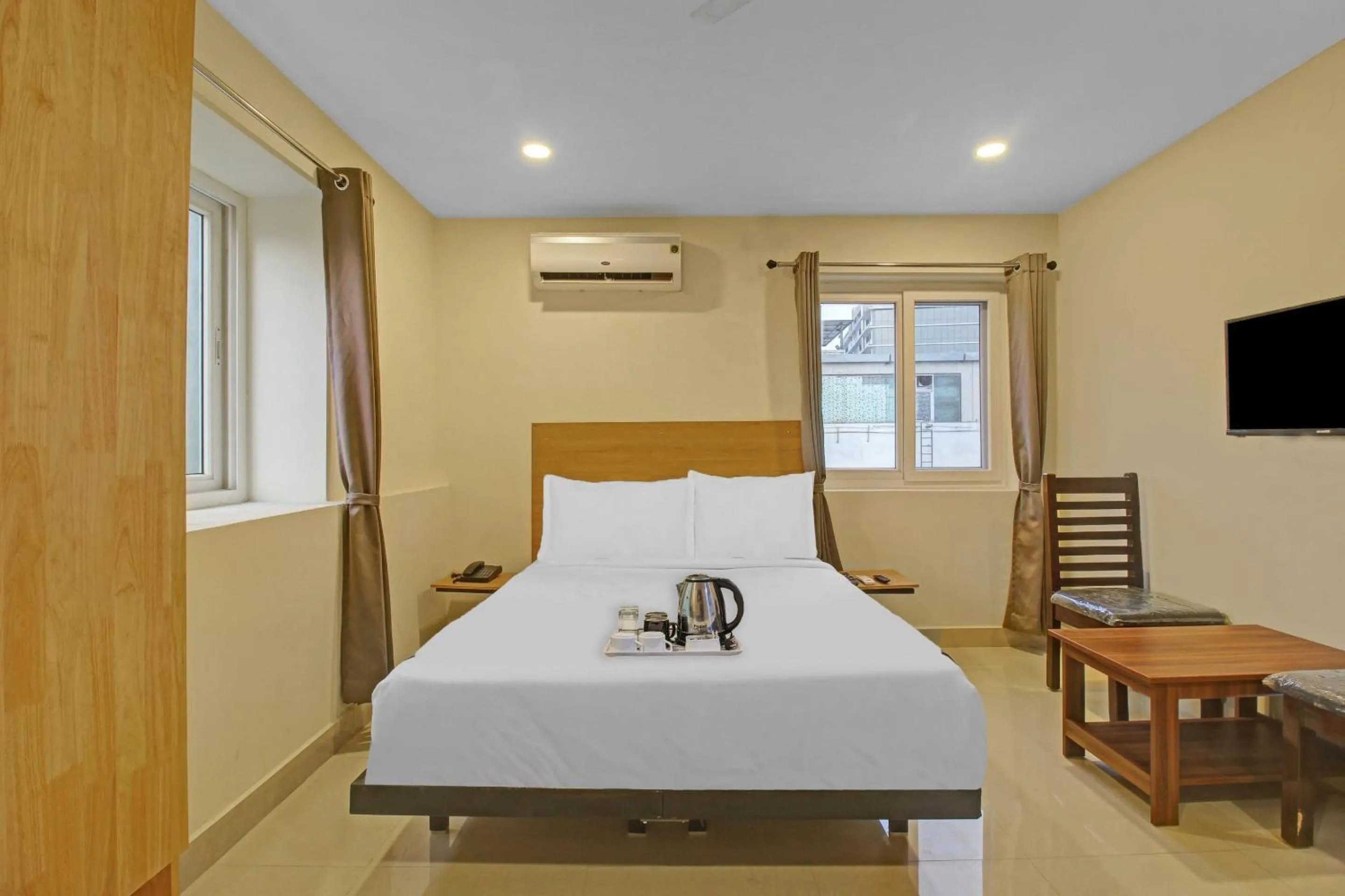 Bedroom, Bed in Super Townhouse Whiteridge Gachibowli Near AIG Hospital
