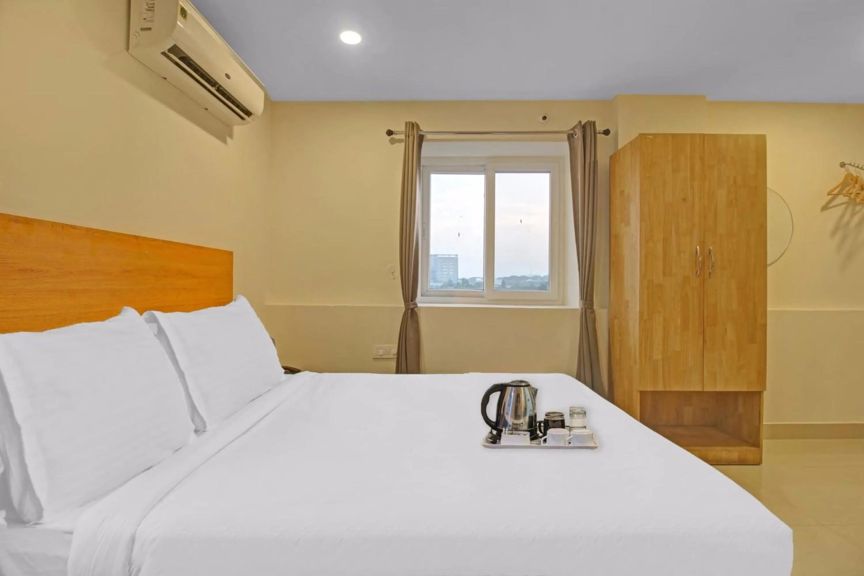 Bedroom, Bed in Super Townhouse Whiteridge Gachibowli Near AIG Hospital