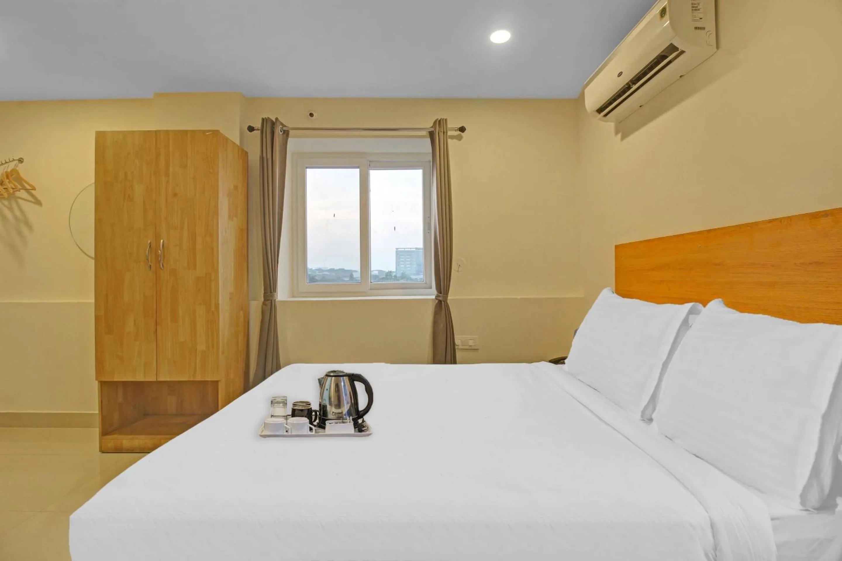 Bedroom, Bed in Super Townhouse Whiteridge Gachibowli Near AIG Hospital