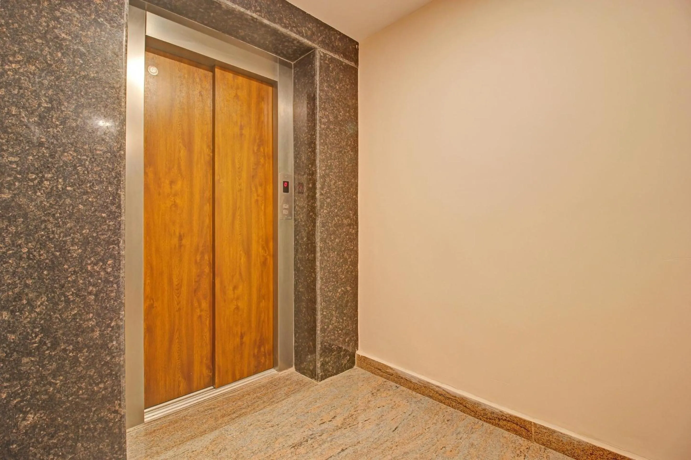 Lobby or reception in Super Townhouse Whiteridge Gachibowli Near AIG Hospital