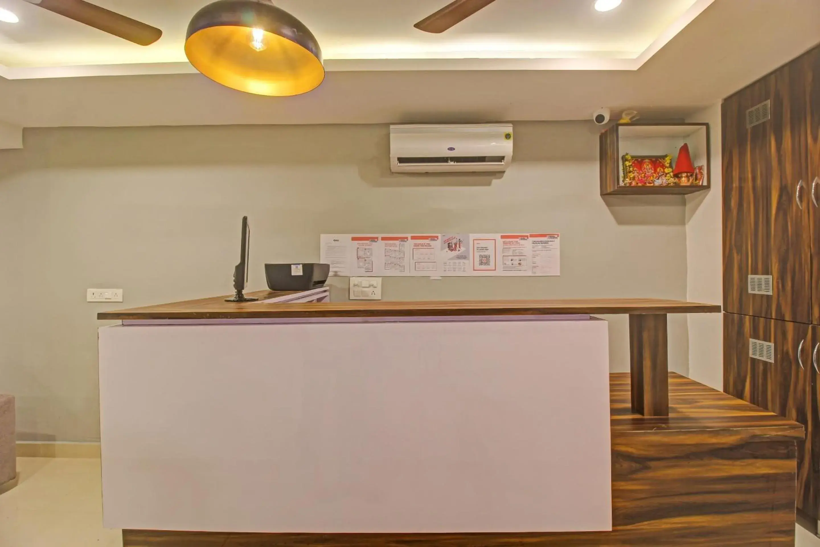 Lobby or reception in Super Townhouse Whiteridge Gachibowli Near AIG Hospital Lobby or reception in Super Townhouse Whiteridge Gachibowli Near AIG Hospital