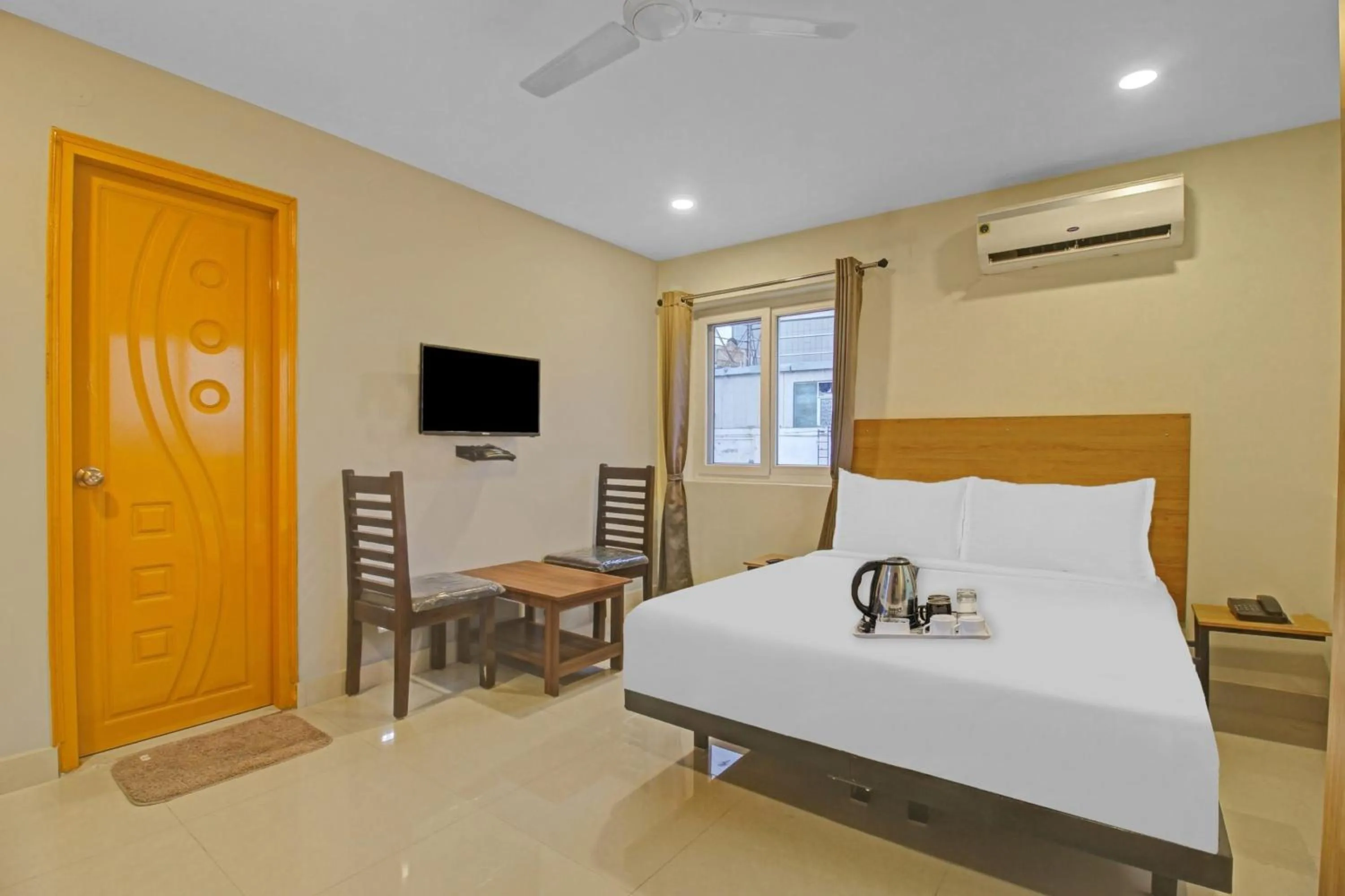 Bedroom, Bed in Super Townhouse Whiteridge Gachibowli Near AIG Hospital