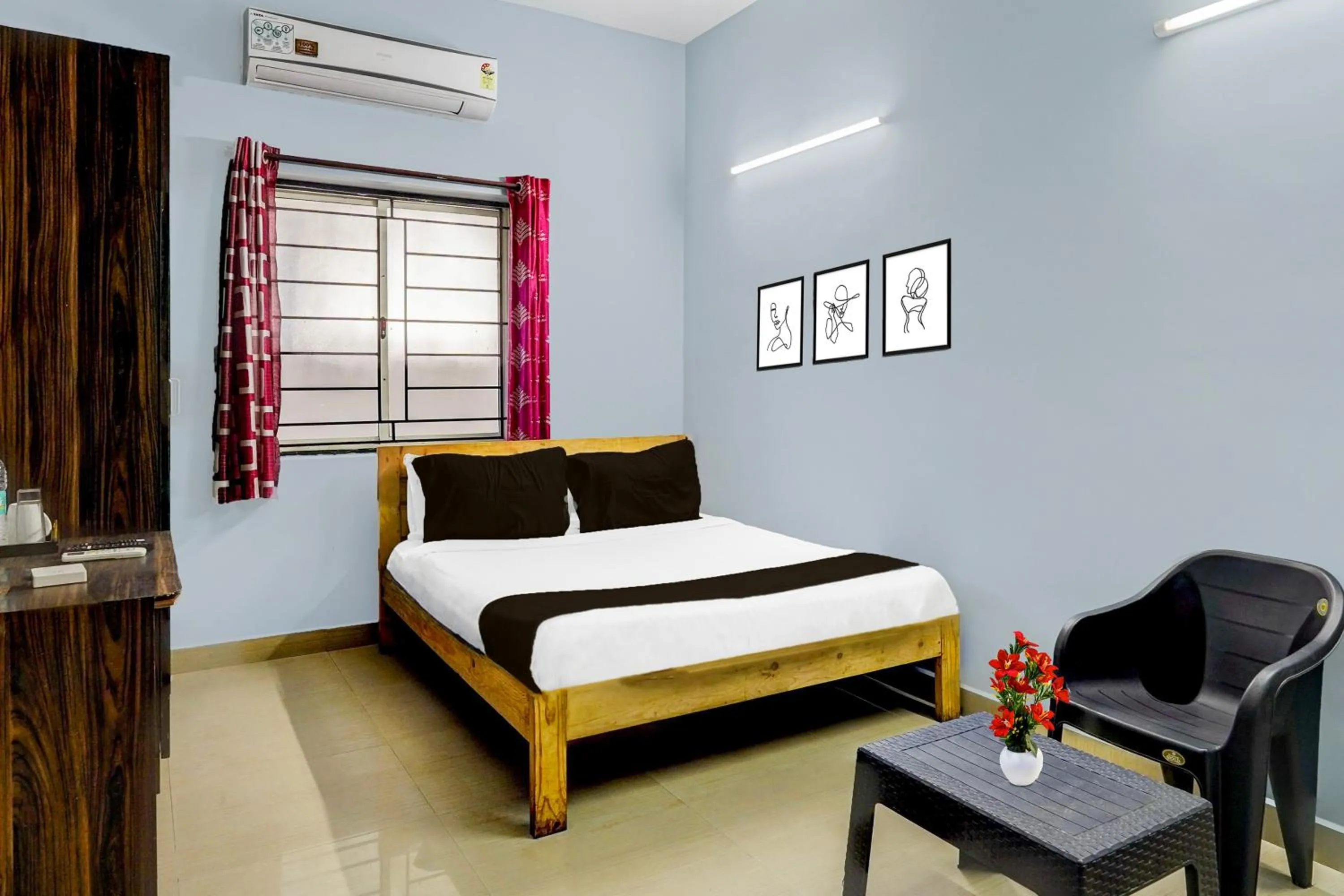 Bedroom, Bed in Super Hotel O Kanathur ECR