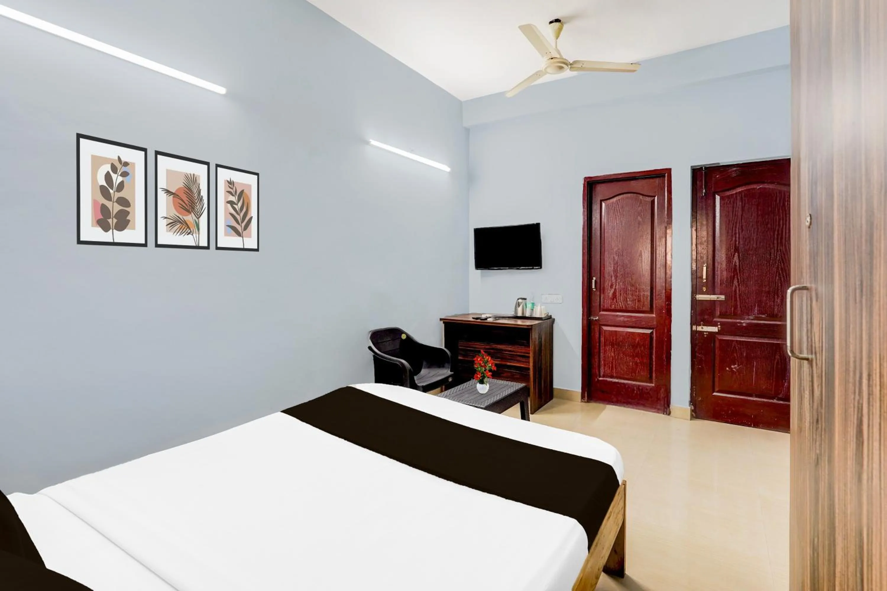 Bedroom, Bed in Super Hotel O Kanathur ECR