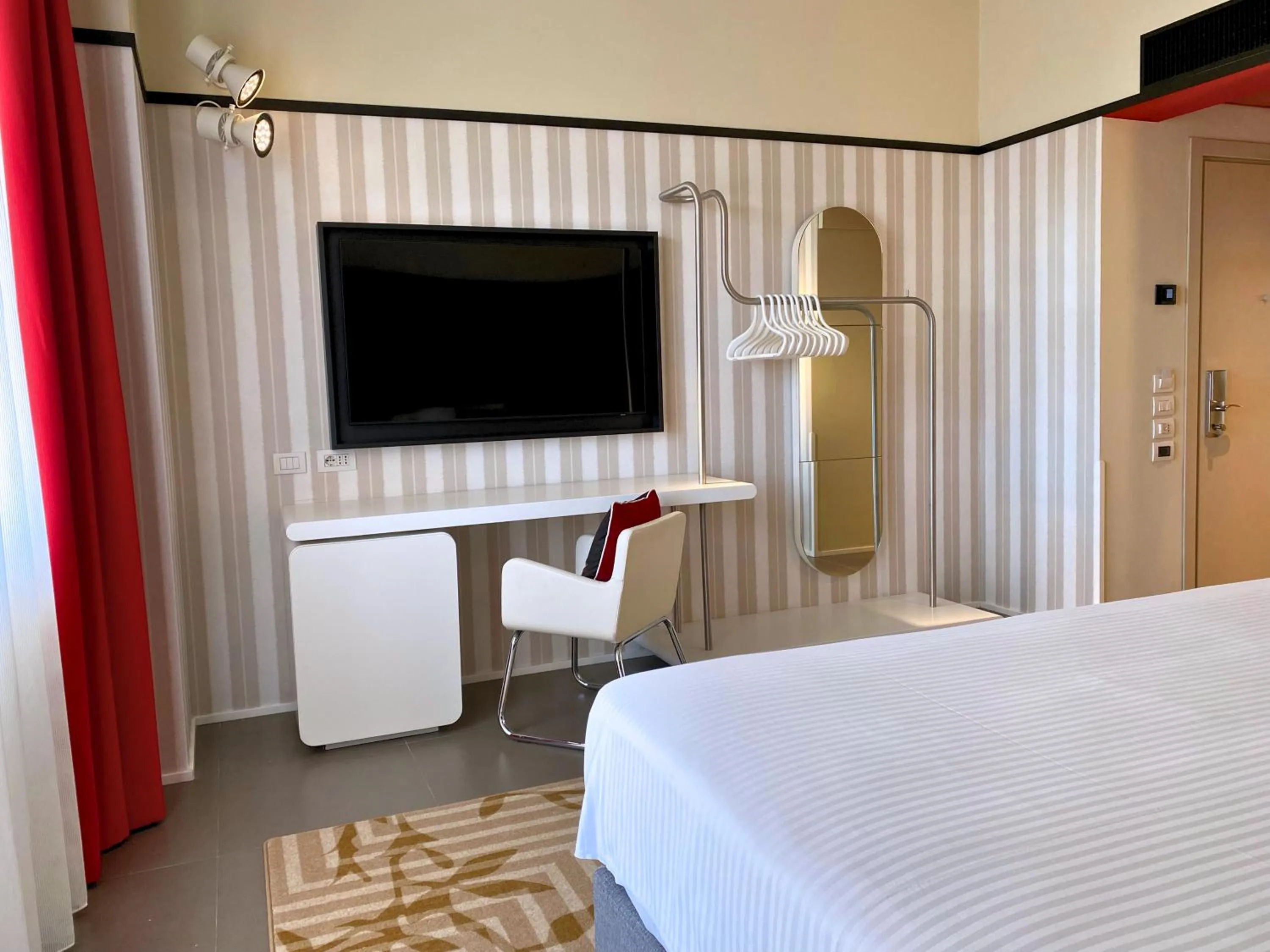 TV and multimedia, Bed in Hotel Indigo Florence by IHG