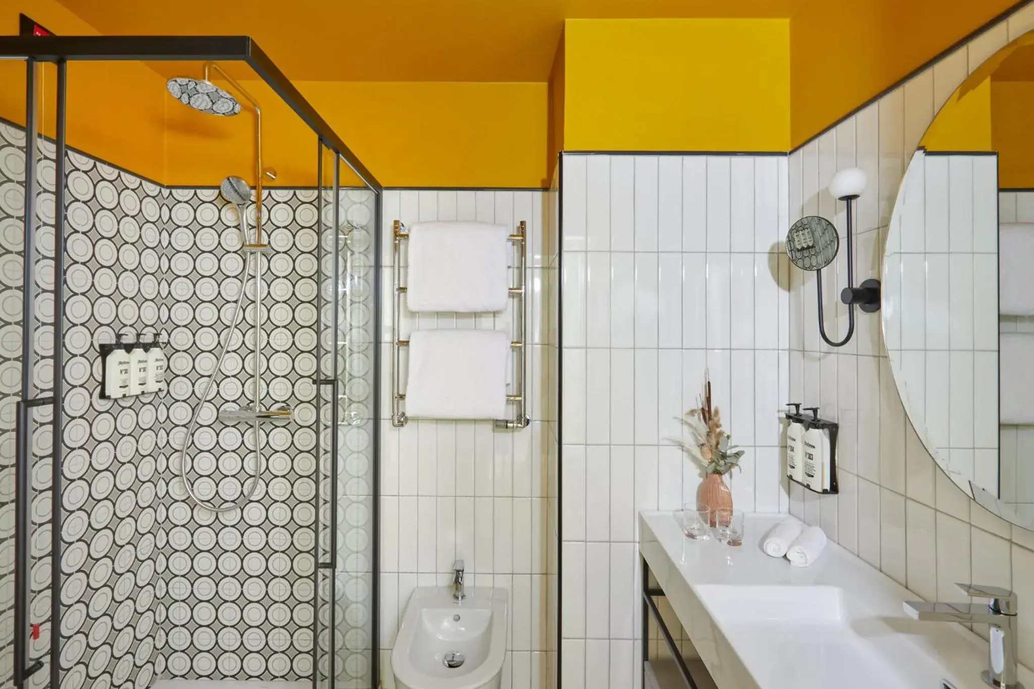 Premium Queen Room with sofa bed in Hotel Indigo Florence by IHG Premium Queen Room with sofa bed in Hotel Indigo Florence by IHG