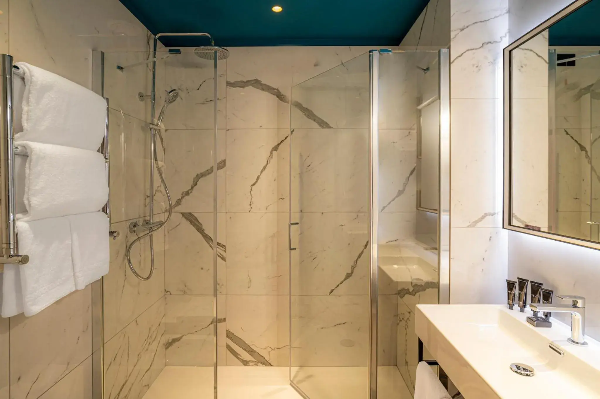 Premium Queen Room with sofa bed in Hotel Indigo Florence by IHG Premium Queen Room with sofa bed in Hotel Indigo Florence by IHG