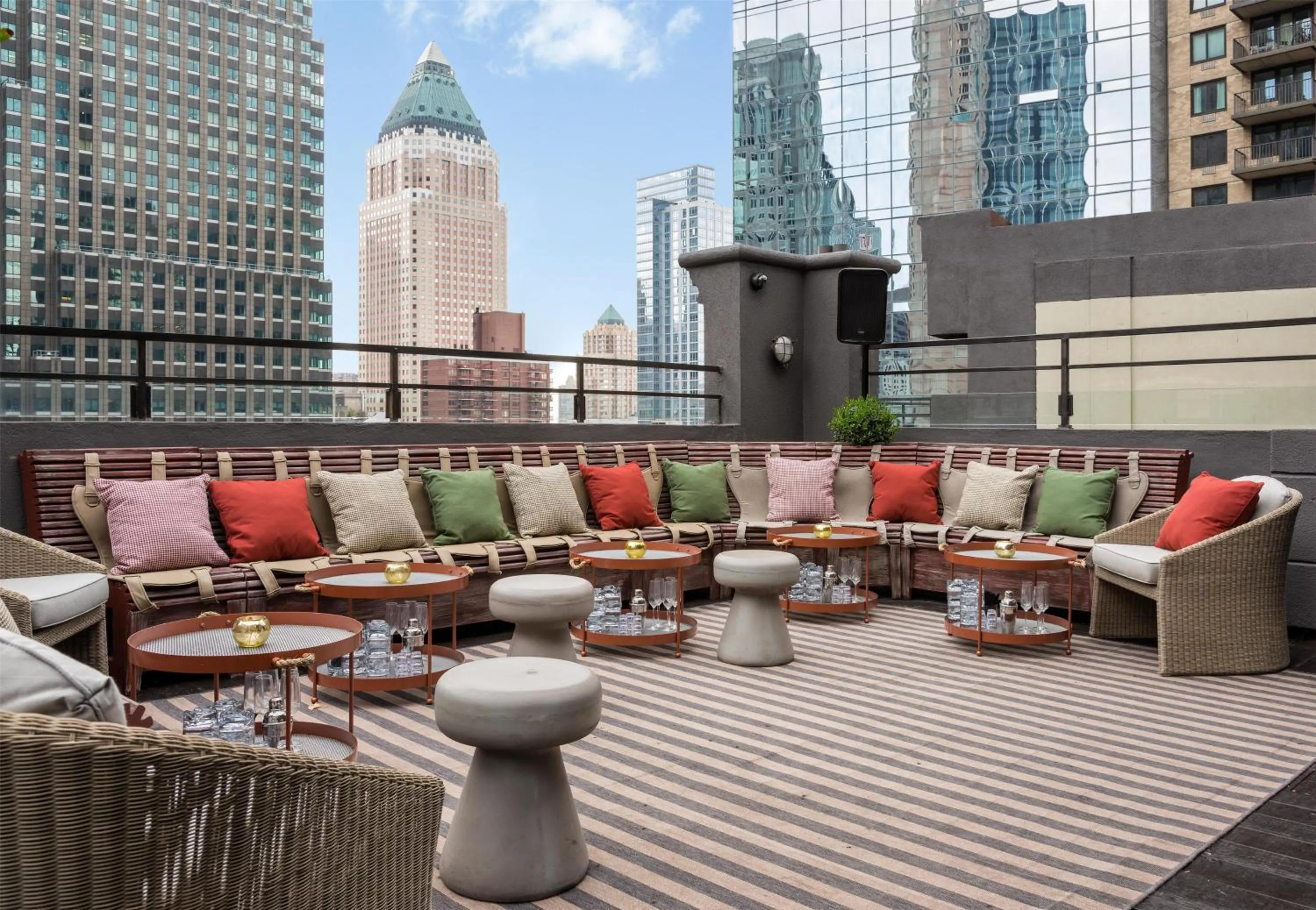 Lounge or bar in Dream Midtown, by Hyatt