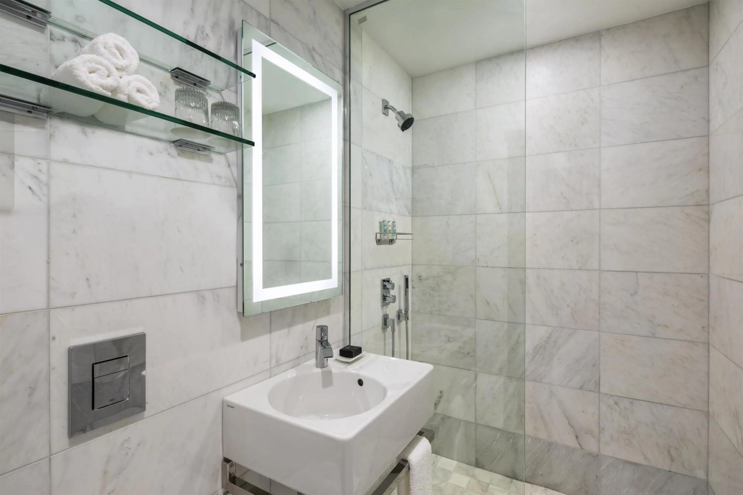 Bathroom in Dream Midtown, by Hyatt