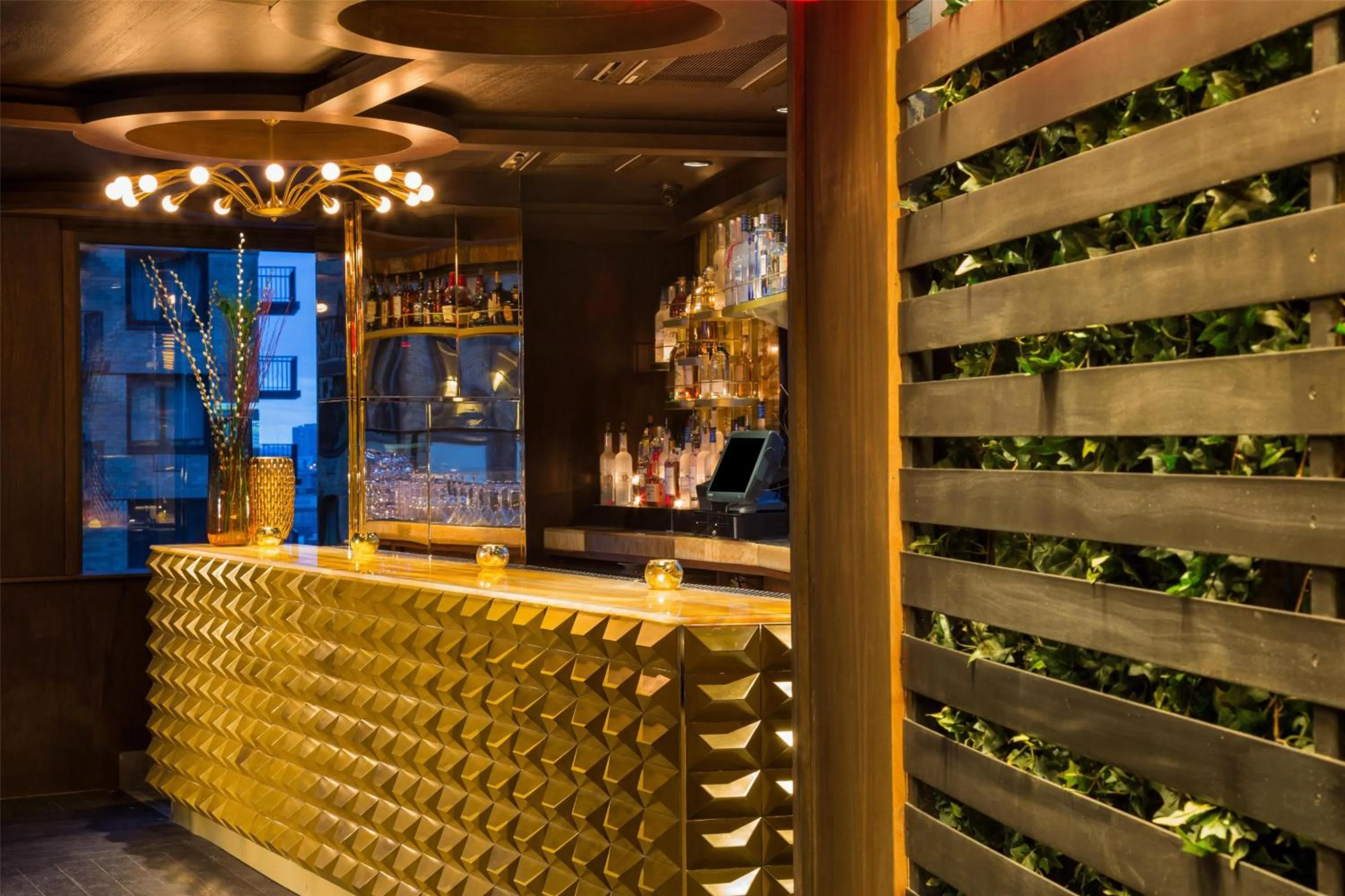 Lounge or bar in Dream Midtown, by Hyatt