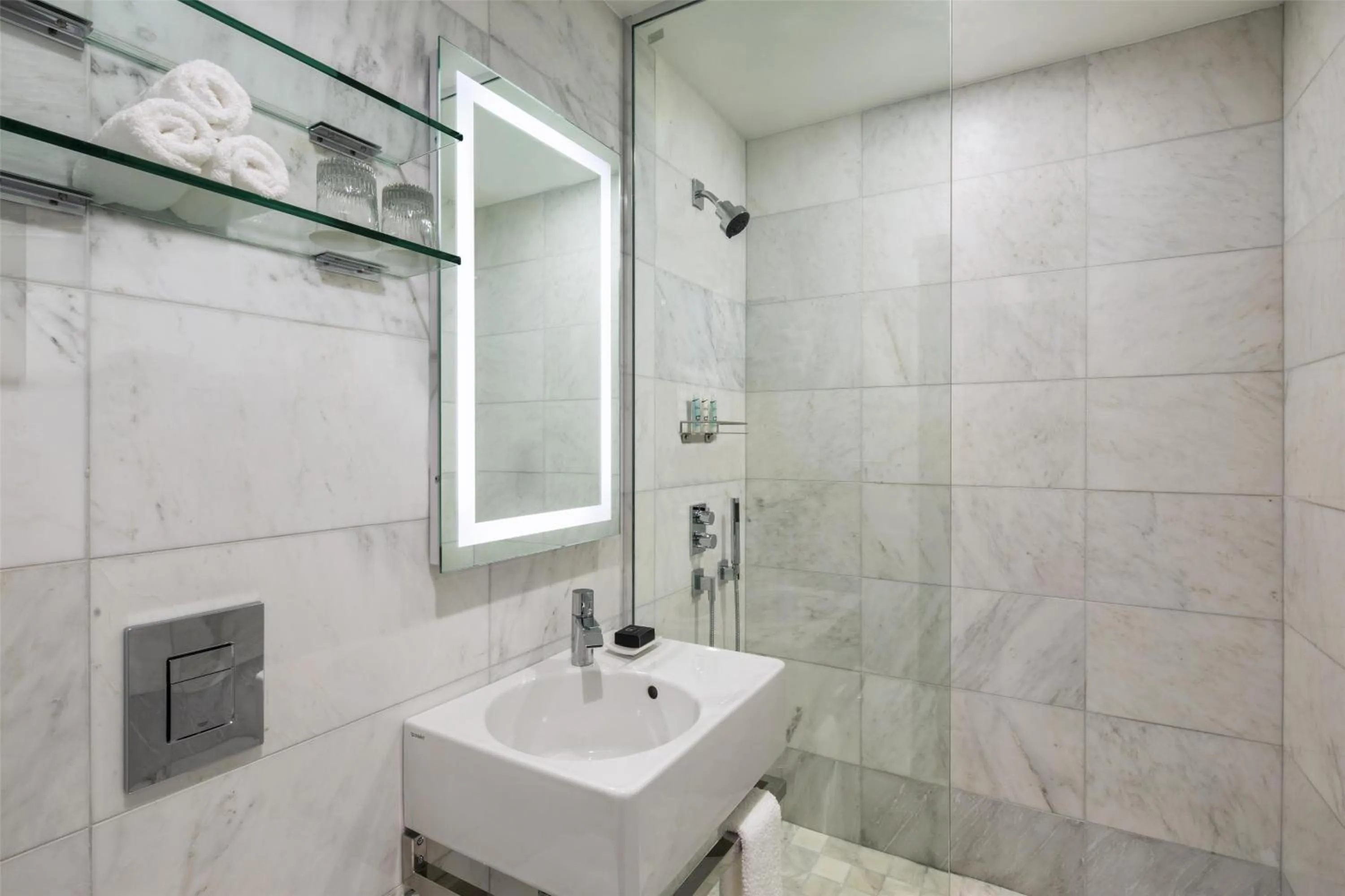 Bathroom in Dream Midtown, by Hyatt