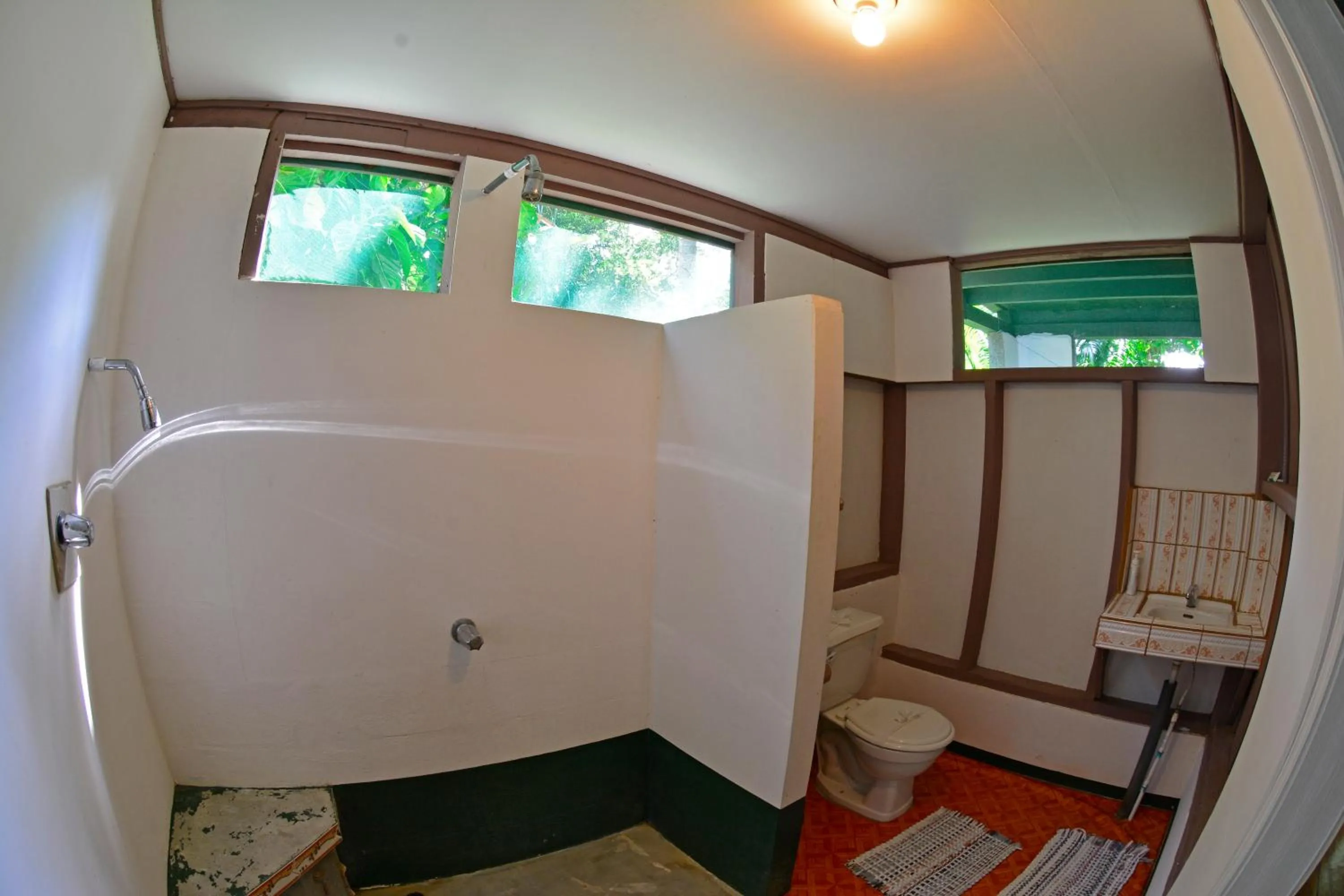 Bathroom in Poor Man's Paradise Lodge