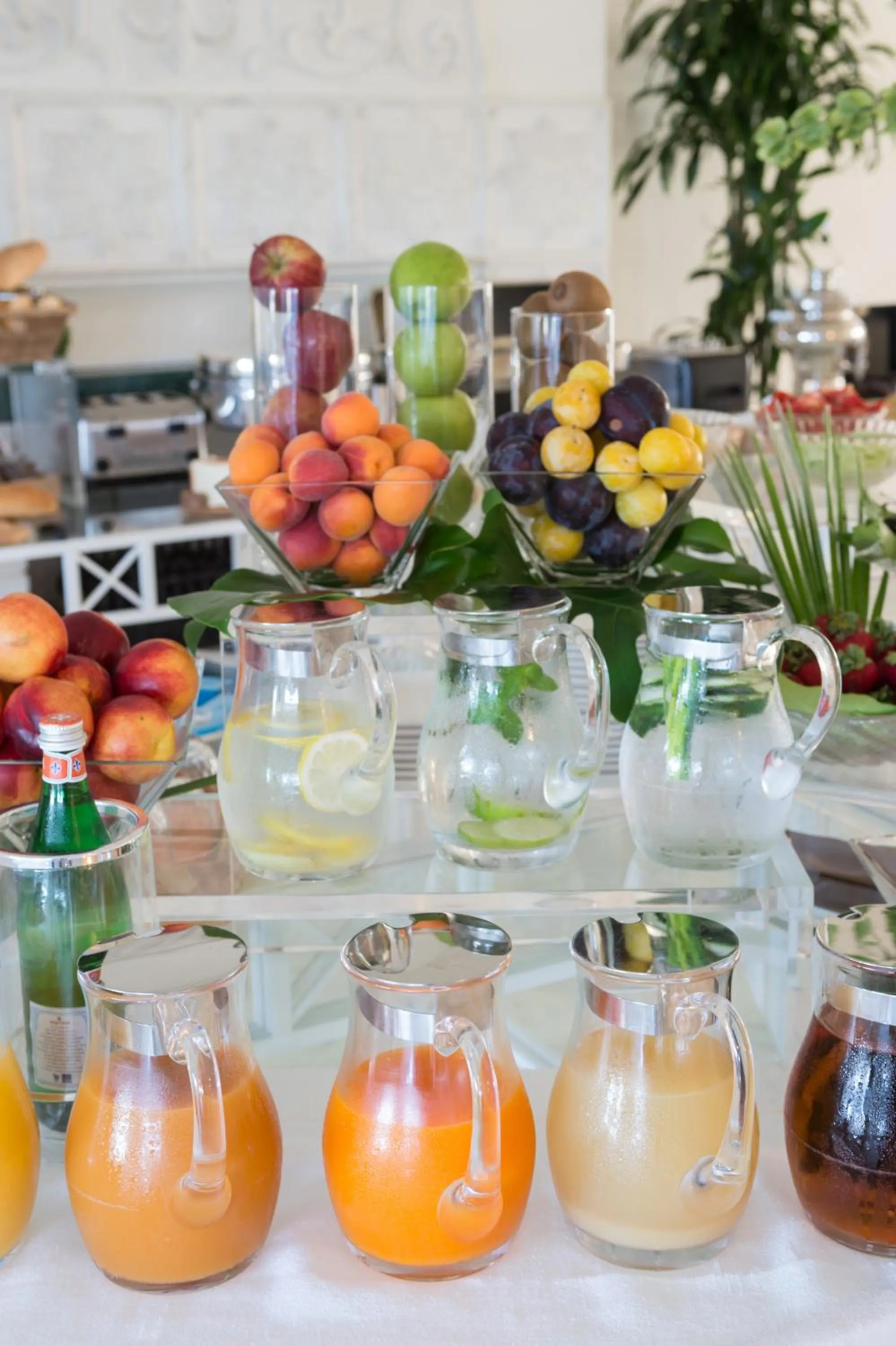 Buffet breakfast in Hotel Il Negresco