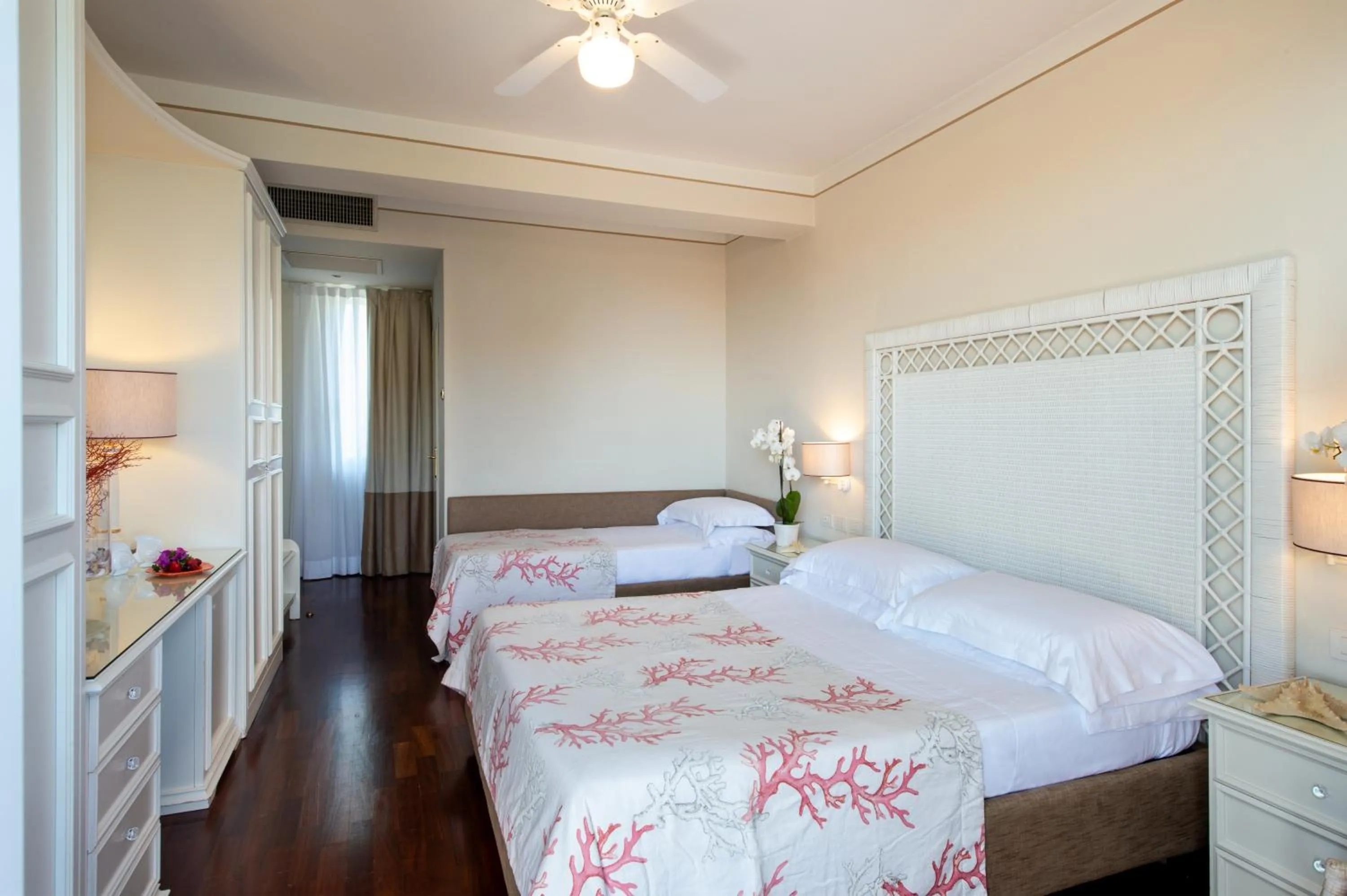 Bed in Hotel Il Negresco