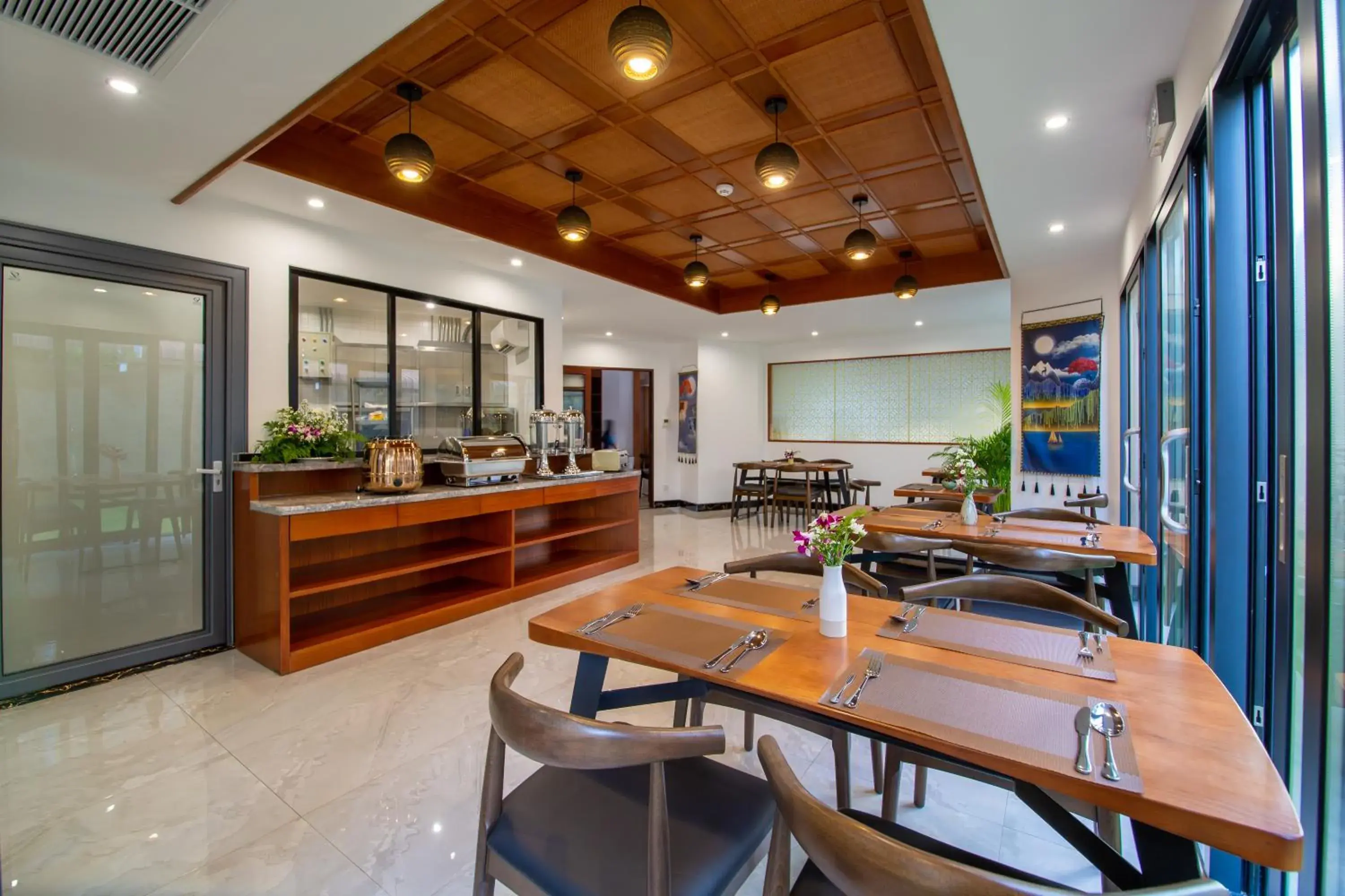 Restaurant/places to eat in Thapae Twins Hotel Restaurant/places to eat in Thapae Twins Hotel