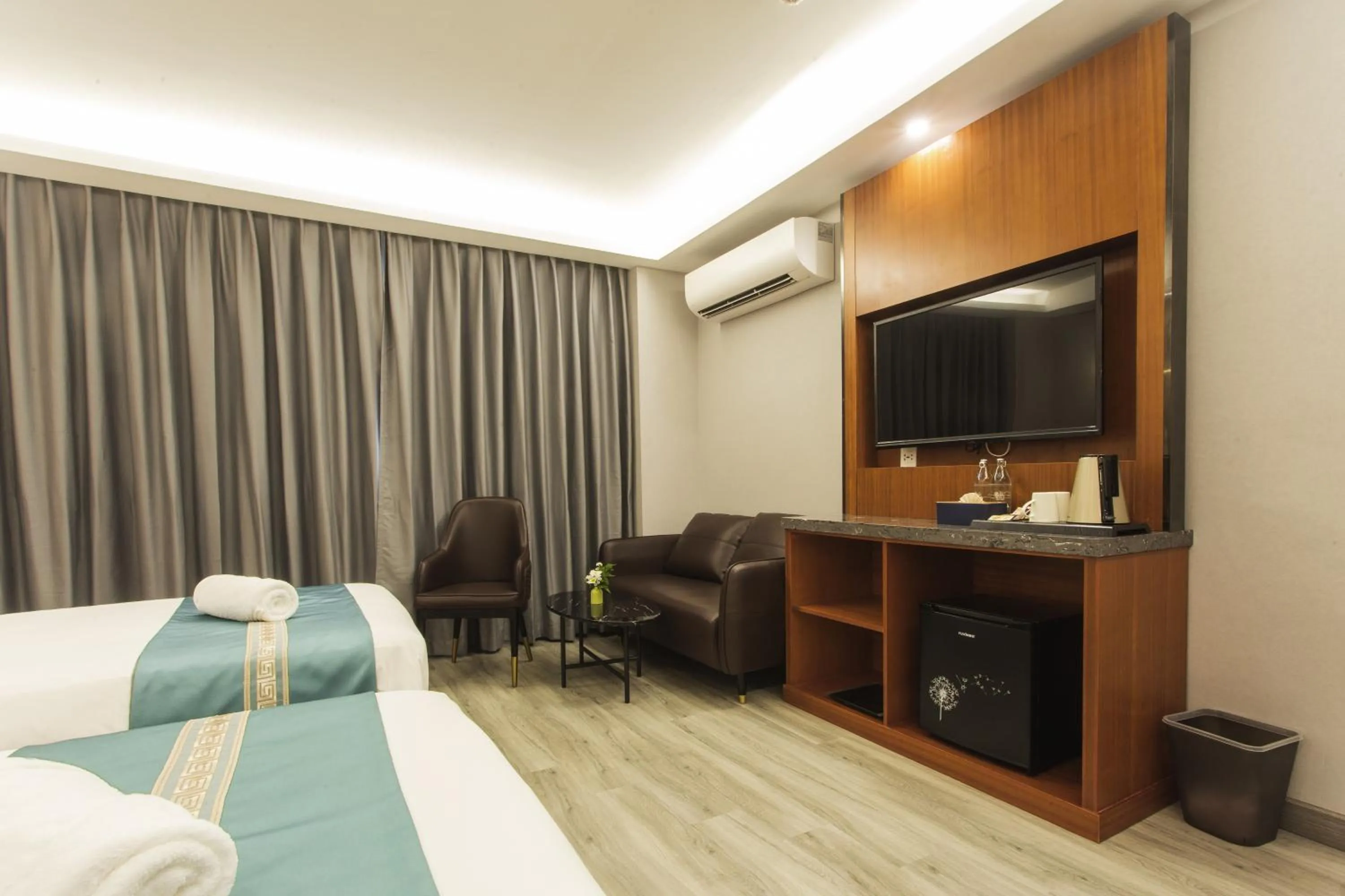 TV and multimedia, Bed in Thapae Twins Hotel