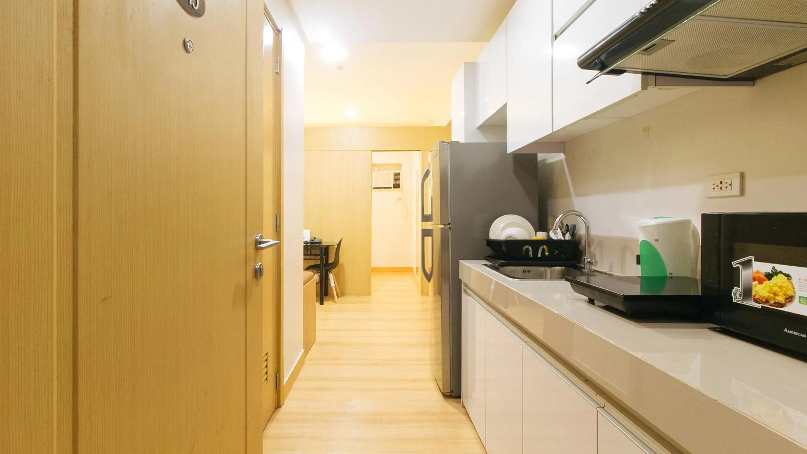 Kitchen or kitchenette in Jamah's Staycation at SMDC Trees Residences by RedDoorz