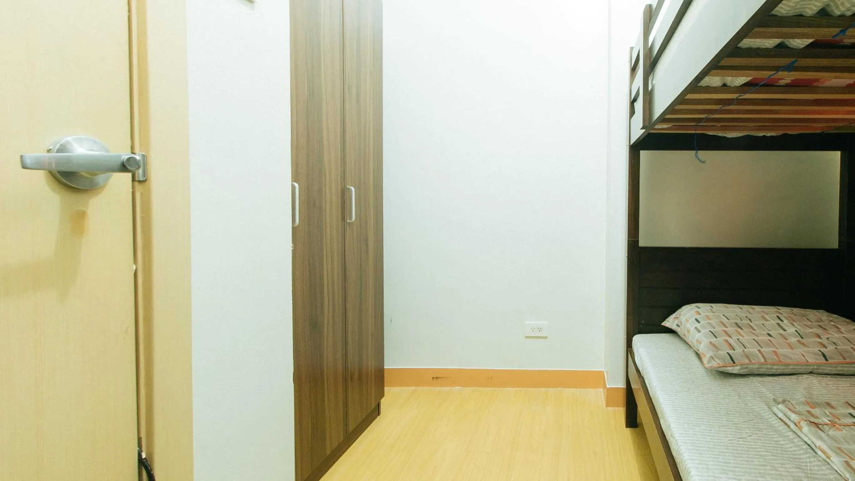 bunk bed in Jamah's Staycation at SMDC Trees Residences by RedDoorz