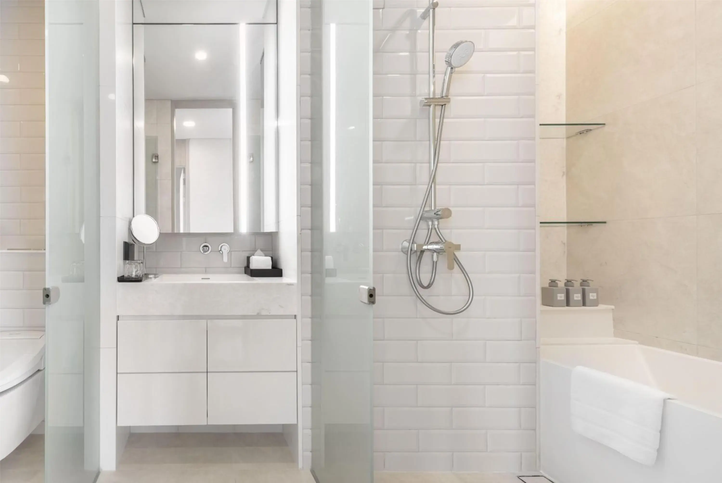 Bathroom in Wyndham Garden Bangkok Sukhumvit 42 Bathroom in Wyndham Garden Bangkok Sukhumvit 42