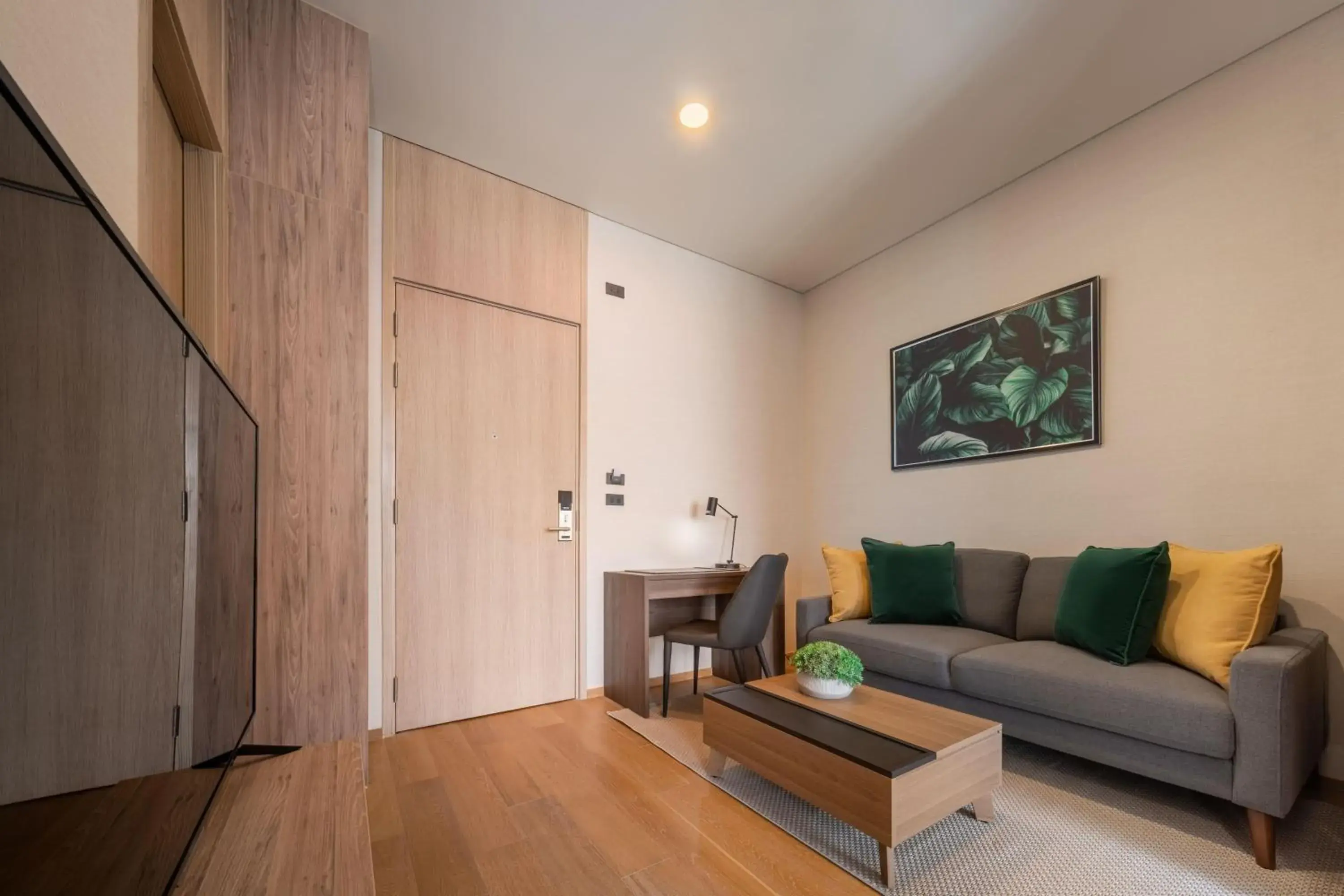 Photo of the whole room in Wyndham Garden Bangkok Sukhumvit 42 Photo of the whole room in Wyndham Garden Bangkok Sukhumvit 42