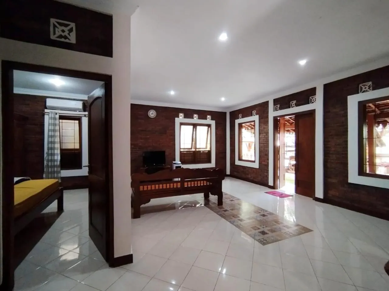 Angler Homestay & Joglo