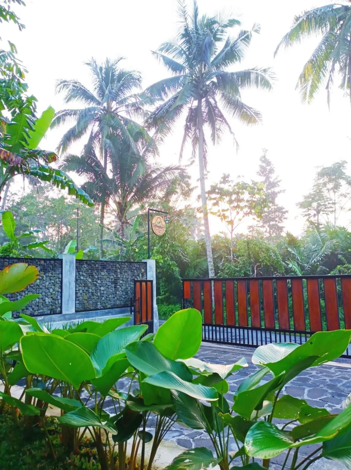 Angler Homestay & Joglo