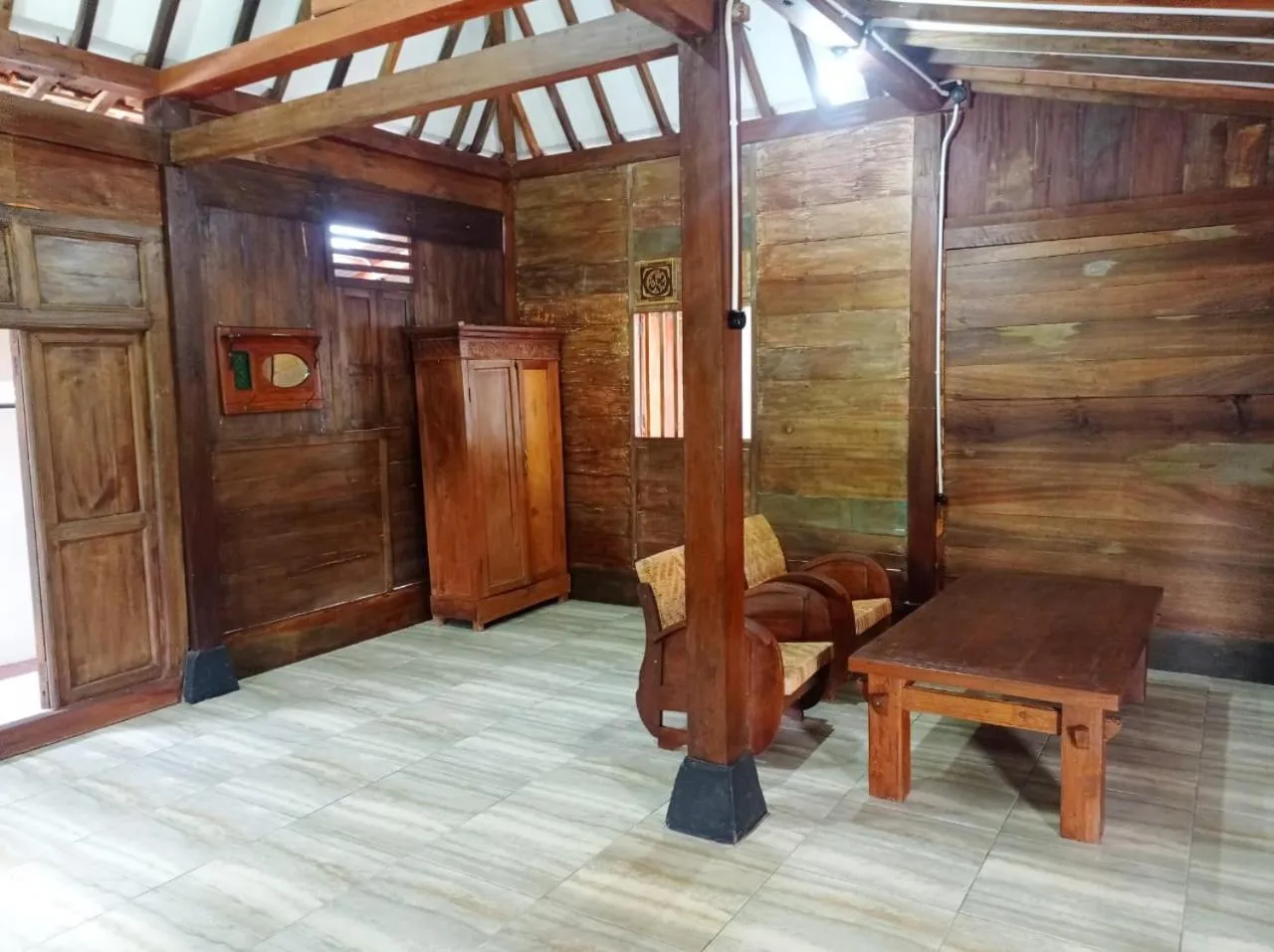 Angler Homestay & Joglo