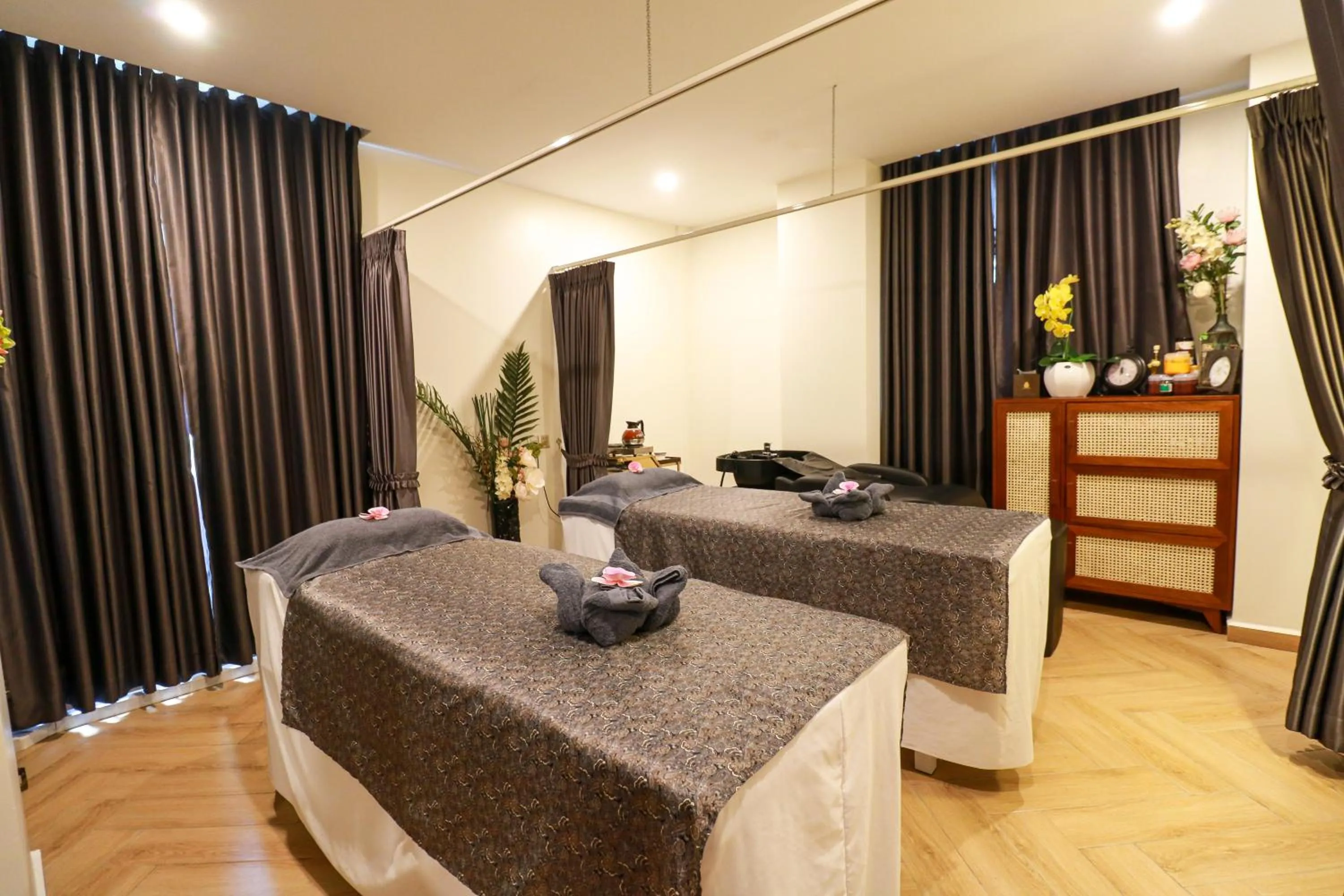 Massage in Mettavary Hotel