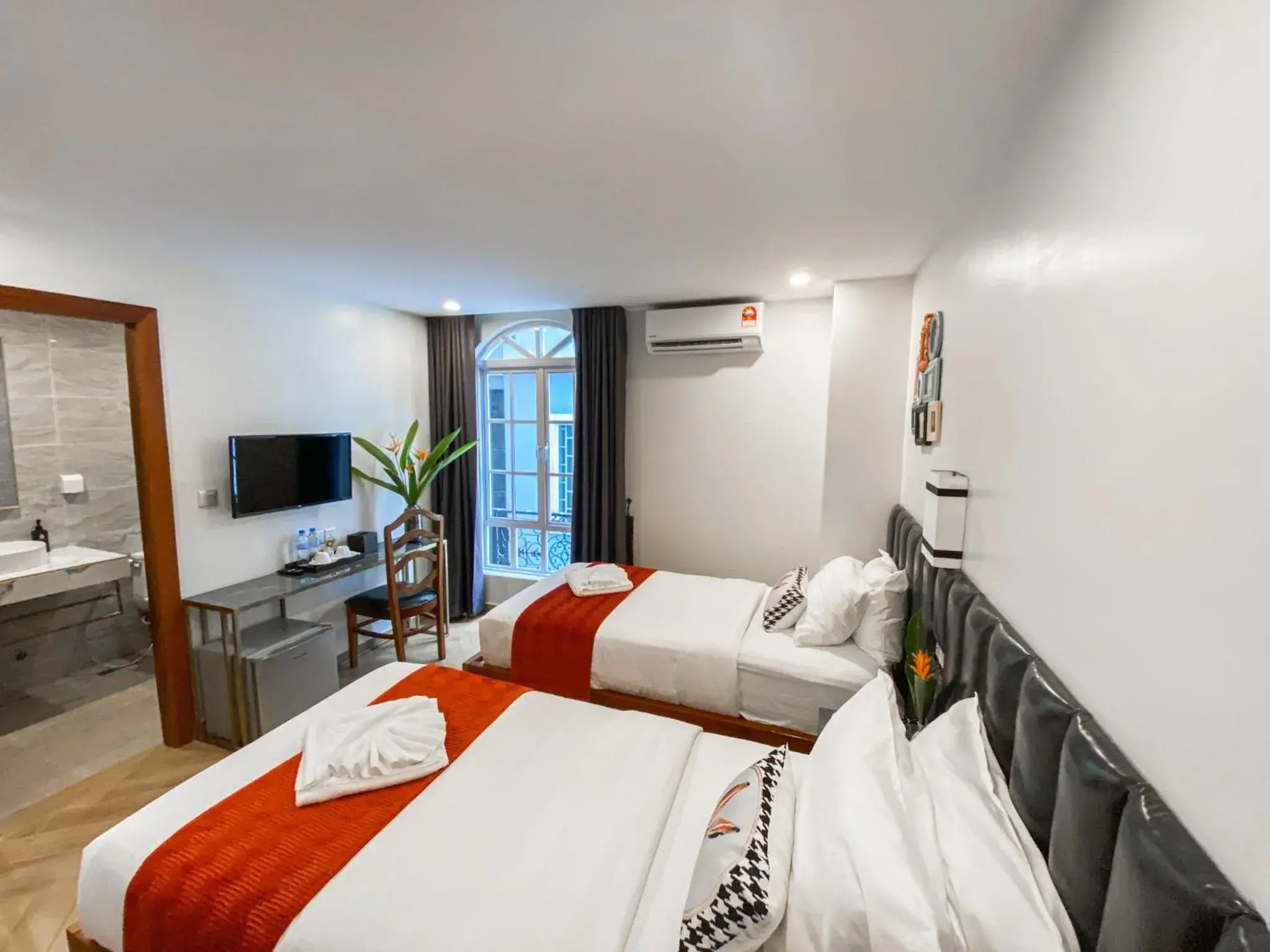 Deluxe Twin in Mettavary Hotel Deluxe Twin in Mettavary Hotel