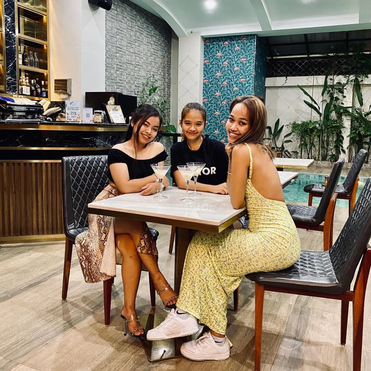 Restaurant/places to eat in Mettavary Hotel