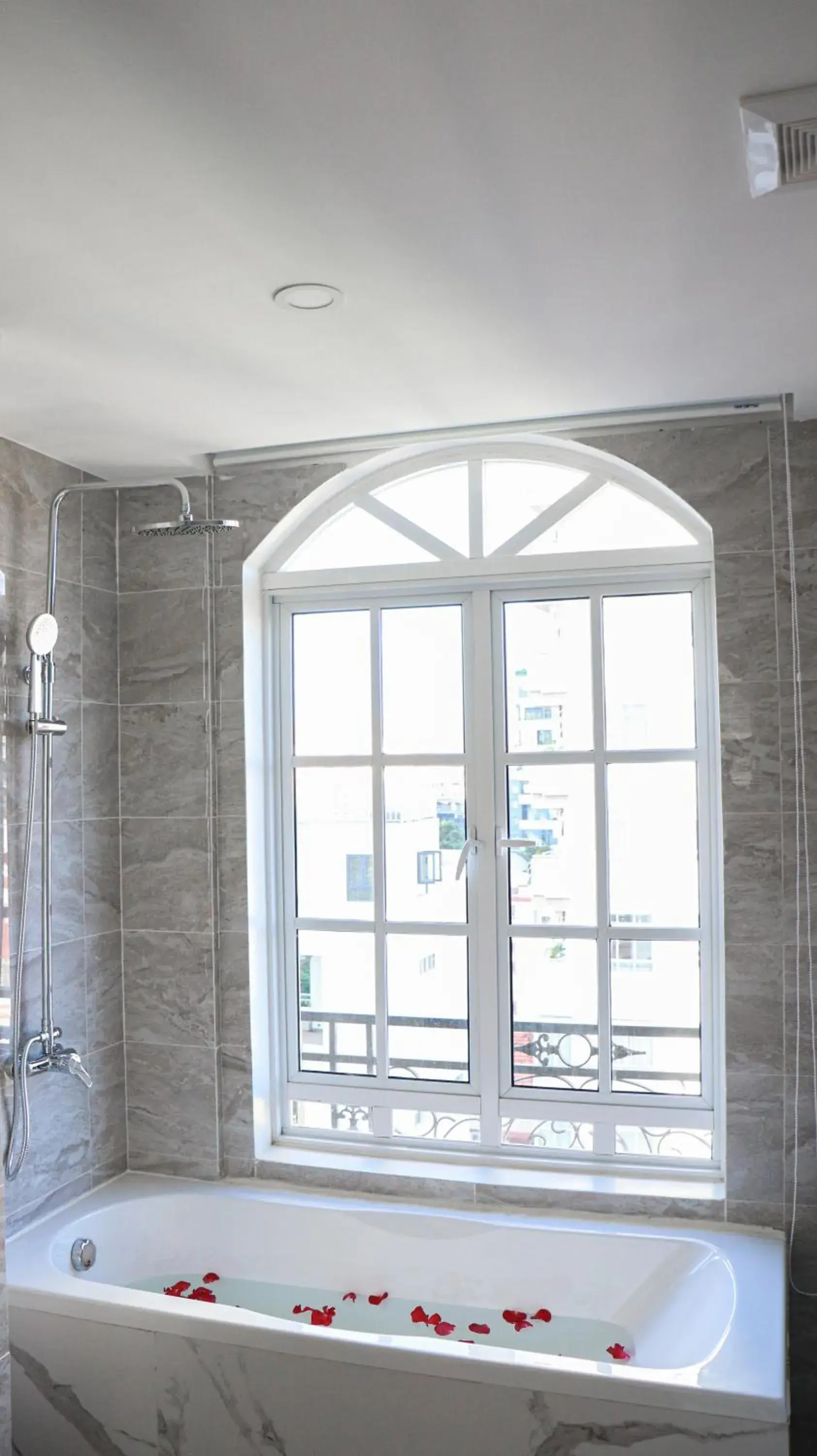 Swimming pool in Mettavary Hotel Swimming pool in Mettavary Hotel