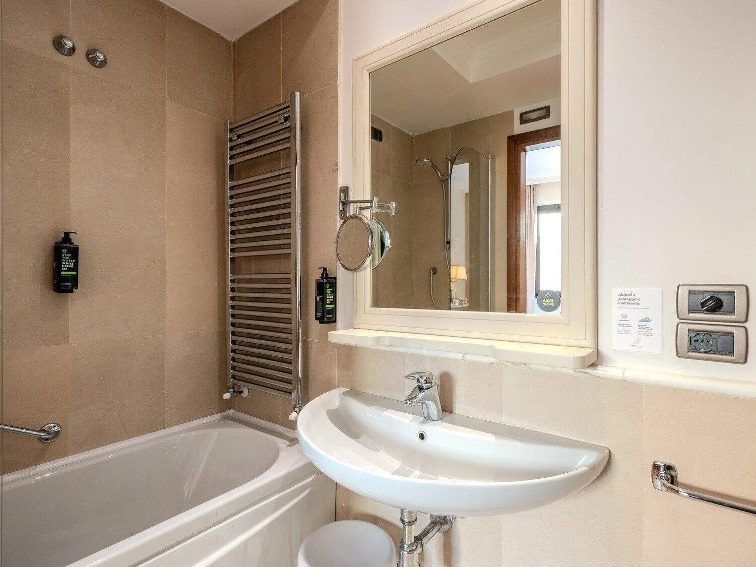 Photo of the whole room in B&B Hotel Firenze Pitti Palace al Ponte Vecchio