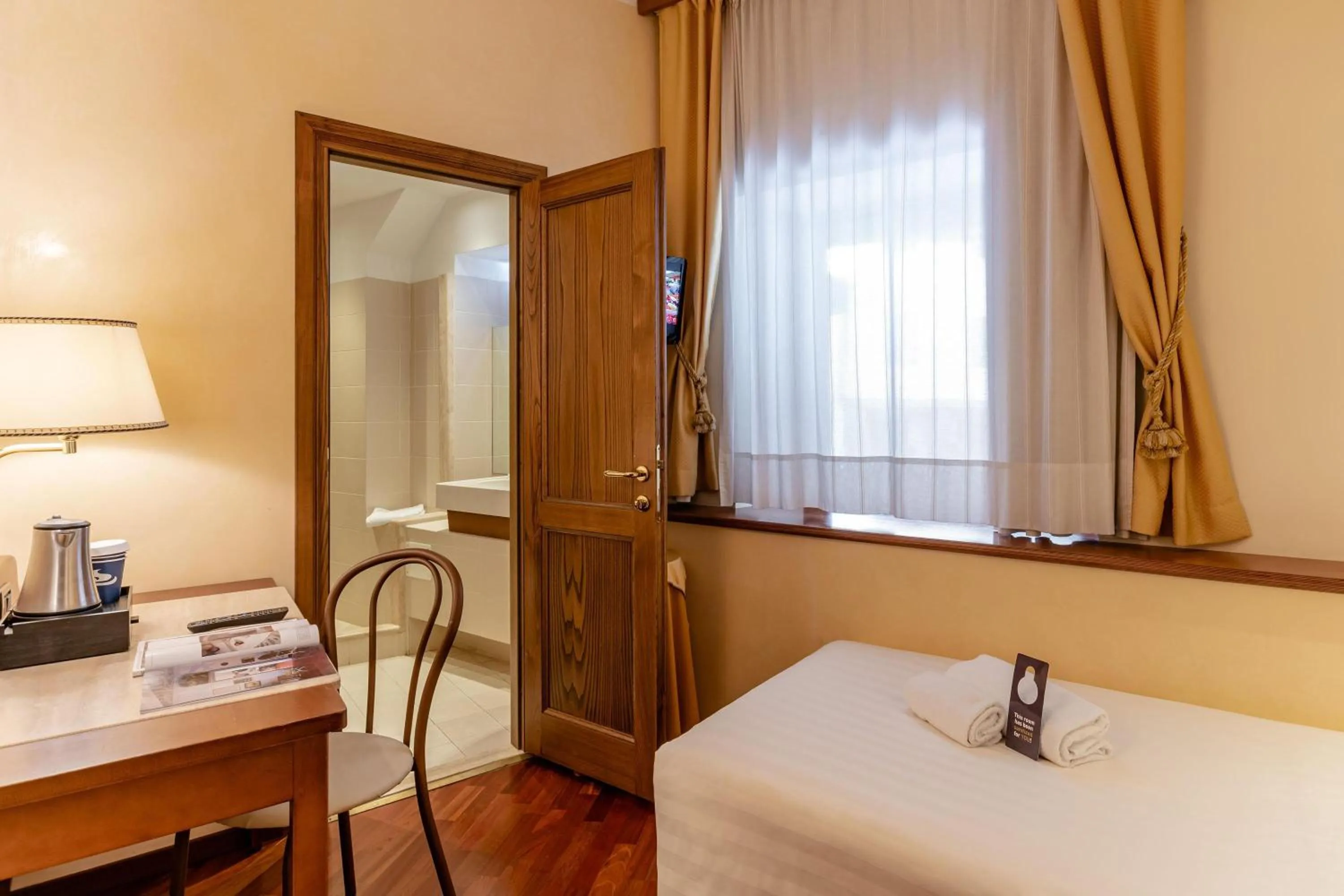 Photo of the whole room, Bed in B&B Hotel Firenze Pitti Palace al Ponte Vecchio