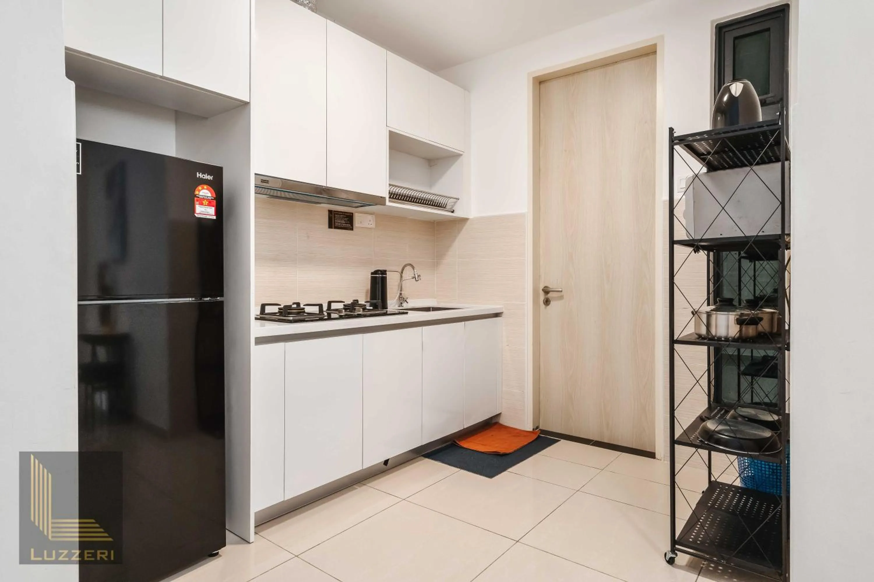 kitchen in Legasi Kampung Baru Guesthouse